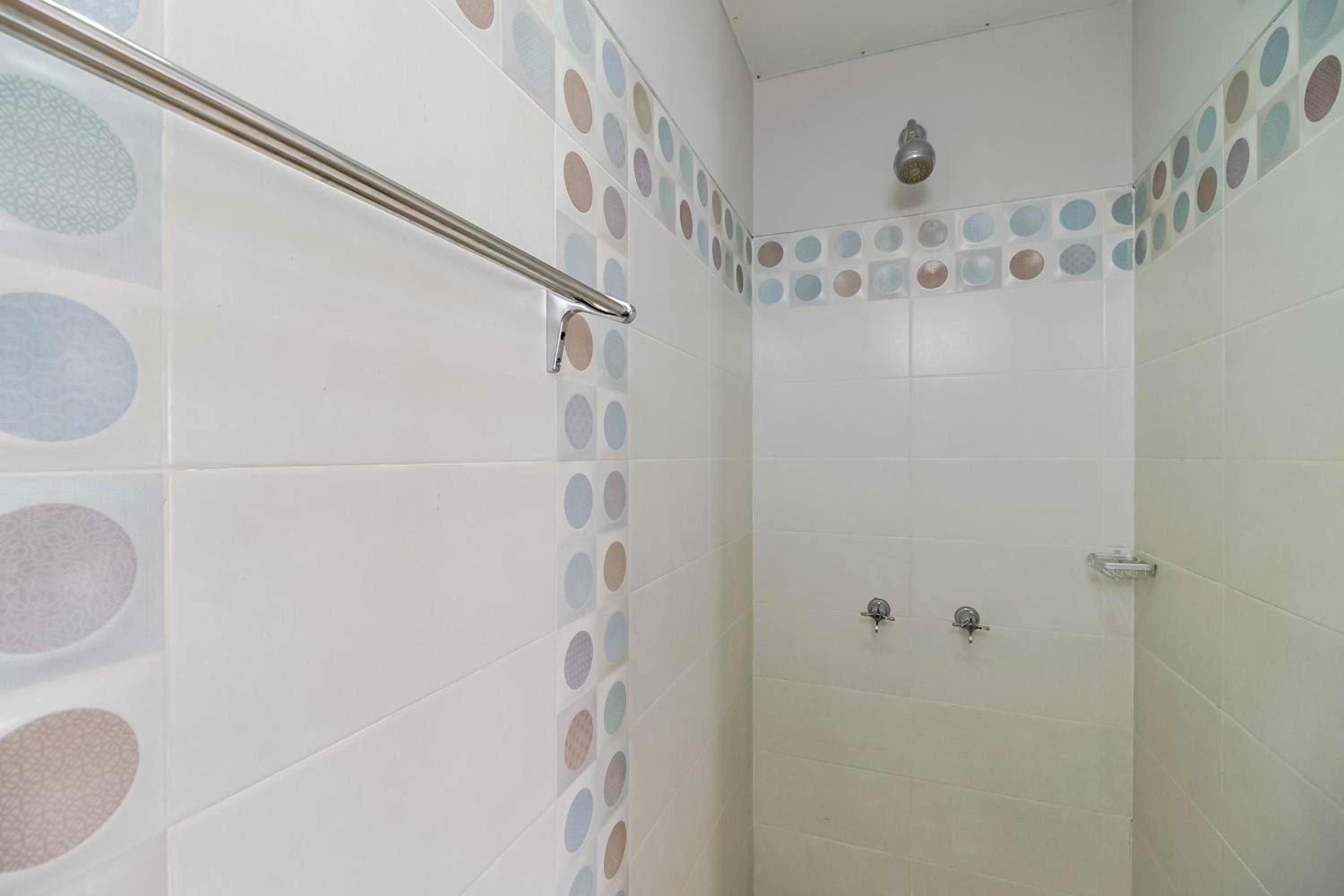 Standard Twin Room - Photo 3