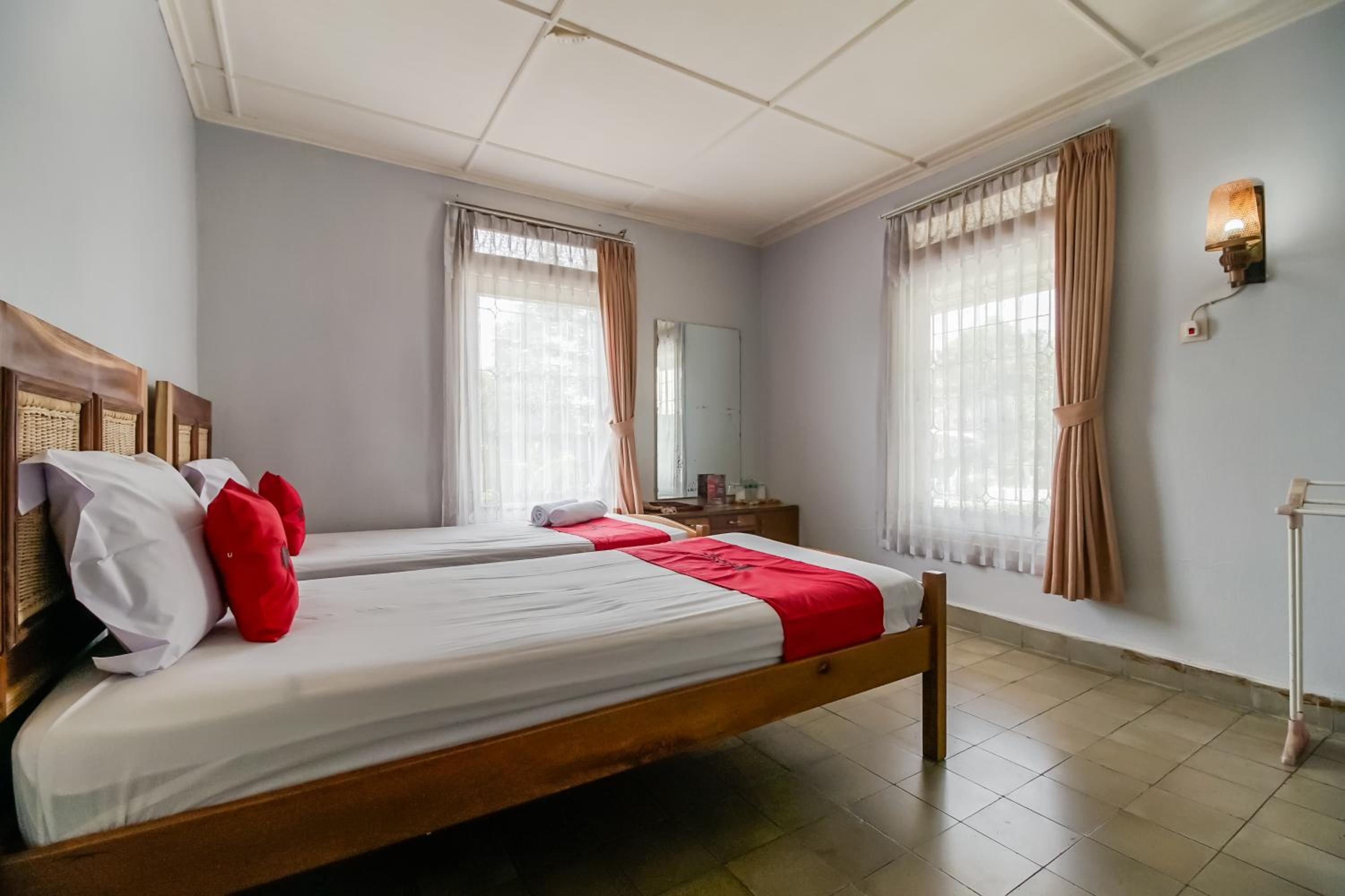 Standard Twin Room - Photo 2