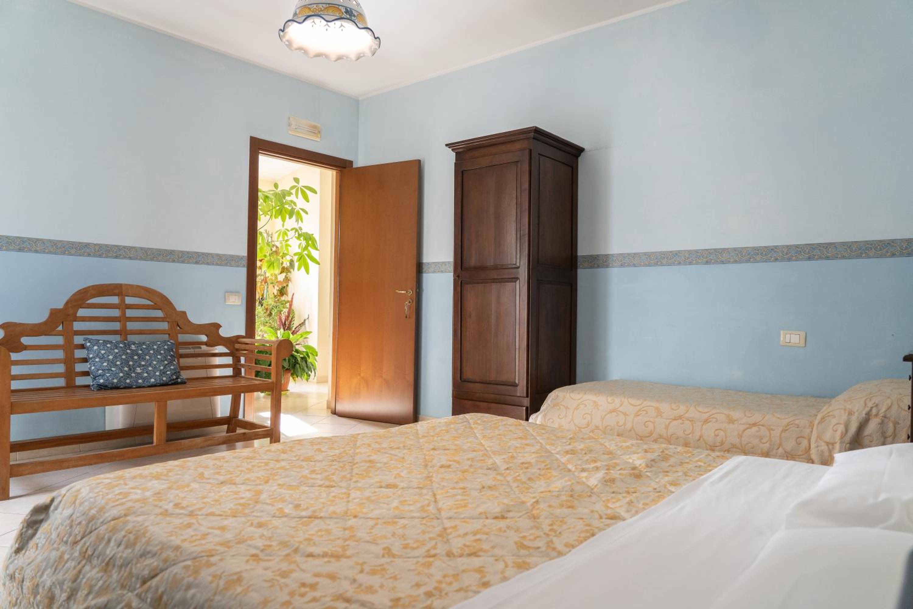 Double or Twin Room with Private Bathroom - Photo 14