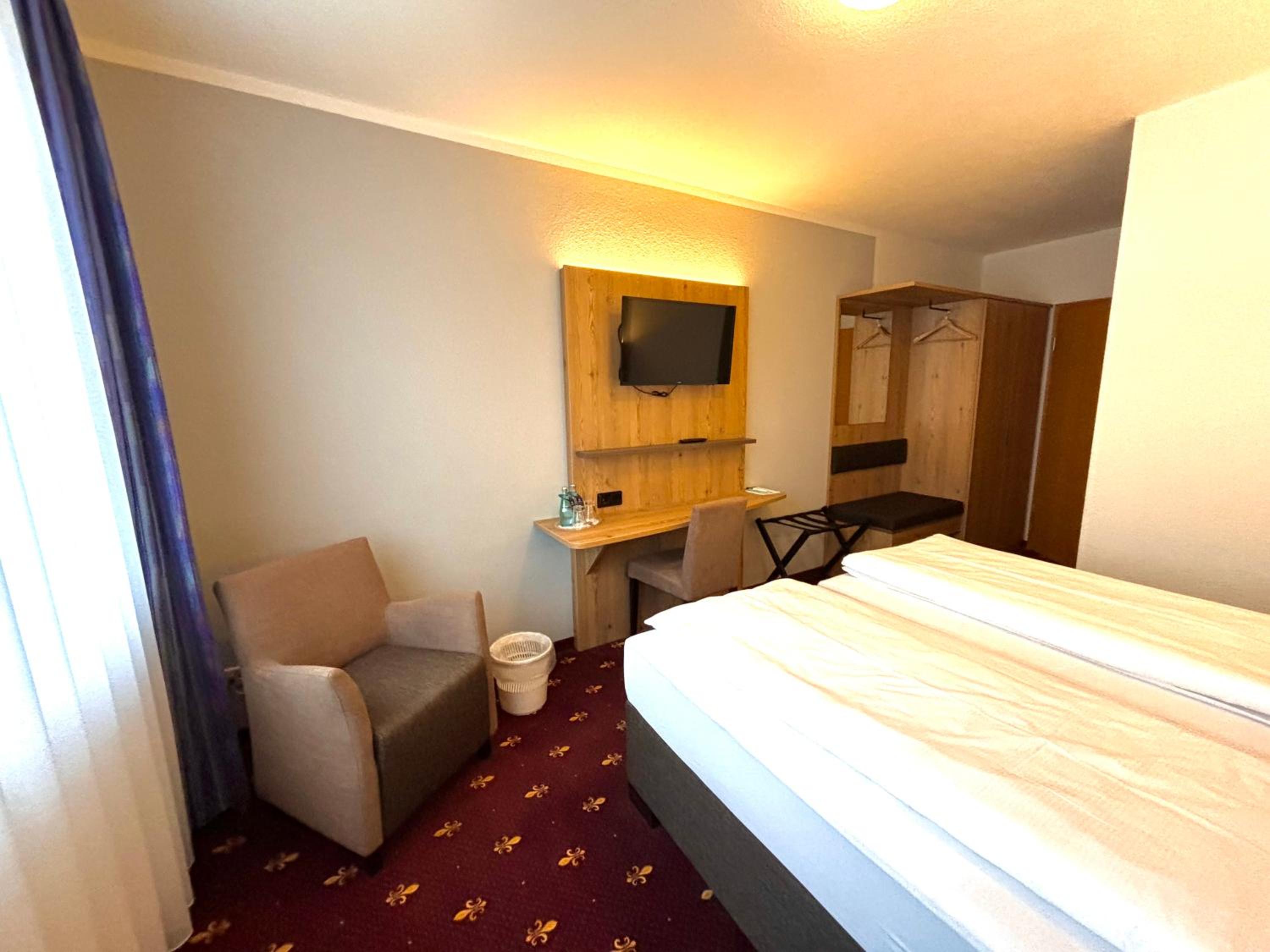 Double Room - Photo 5