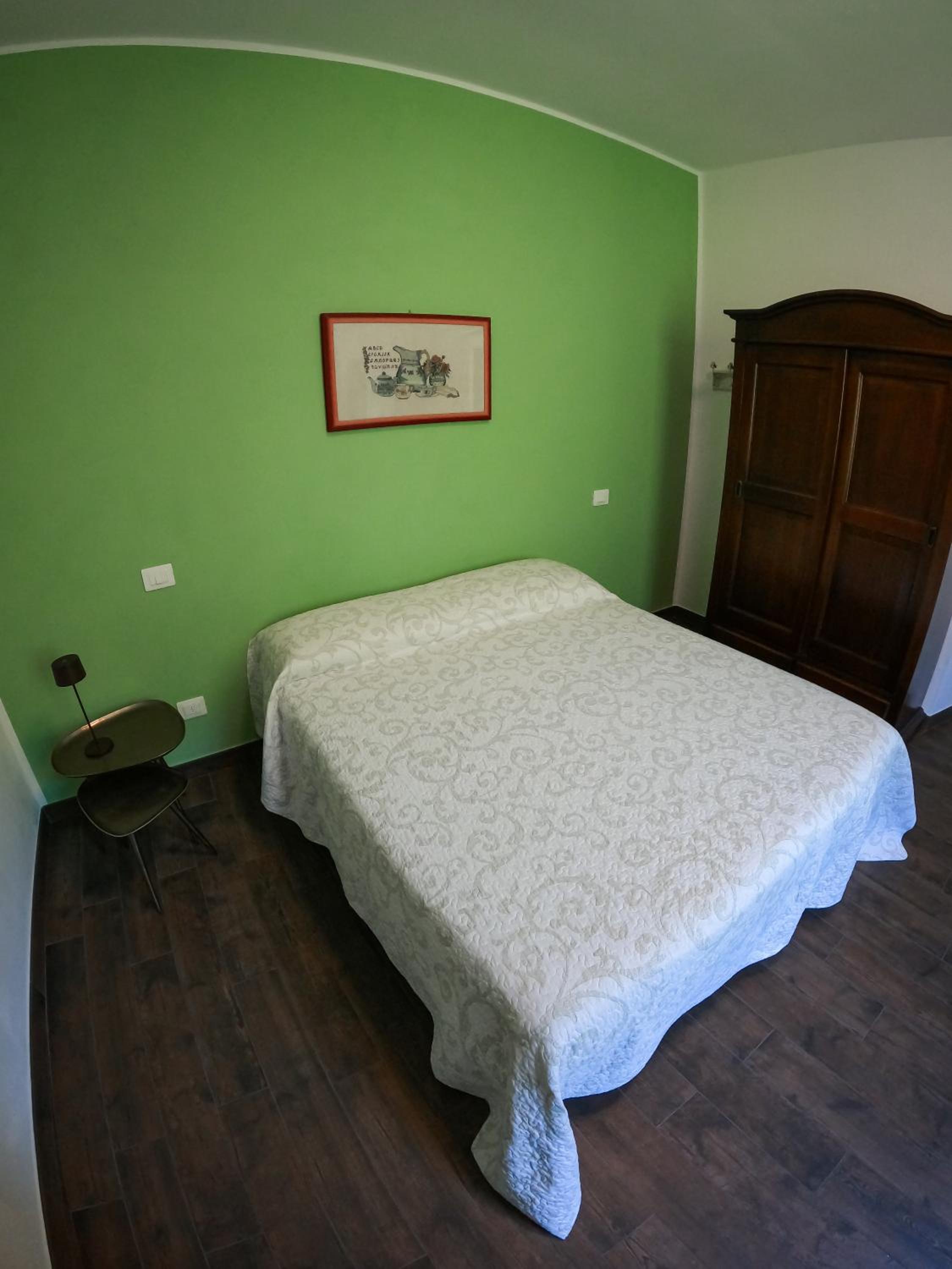 Large Double Room - Photo 1