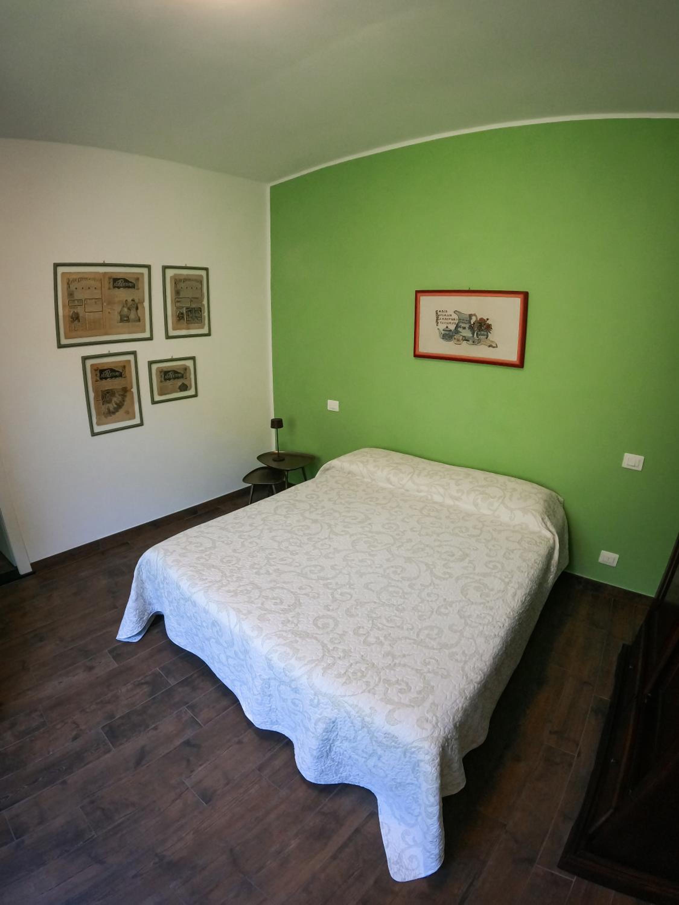 Large Double Room - Photo 4
