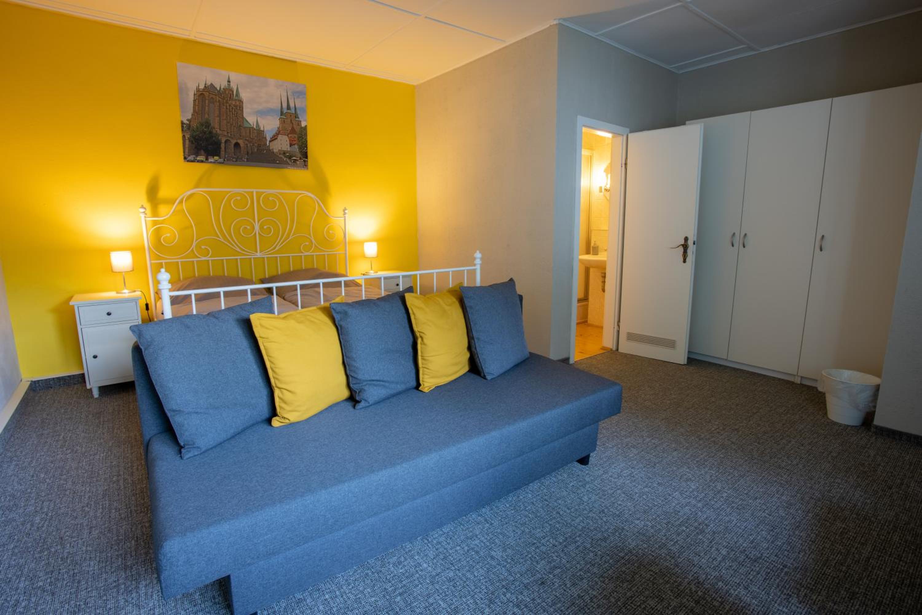 Large Double Room photo 1