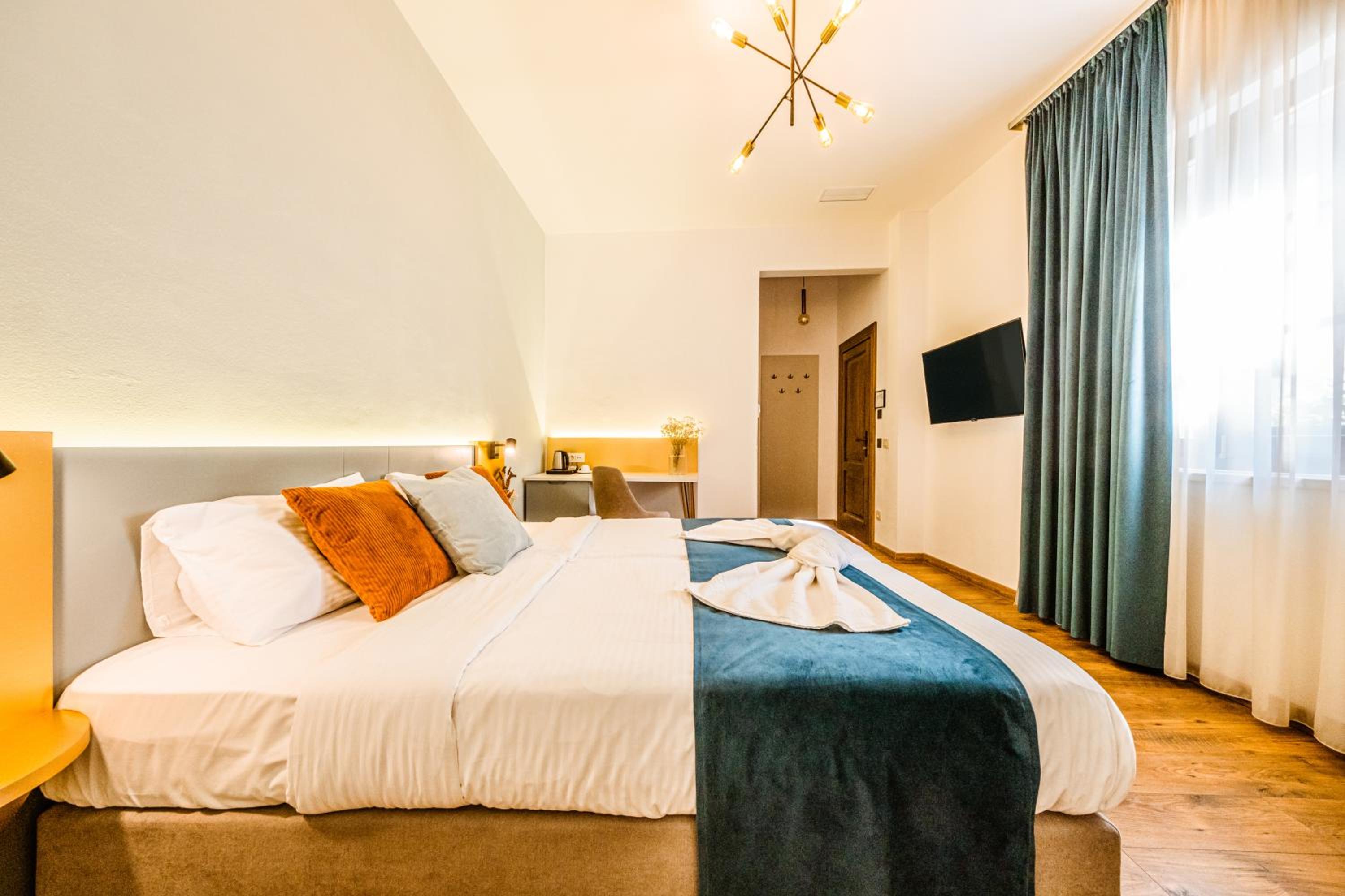Economy Double Room - Photo 10