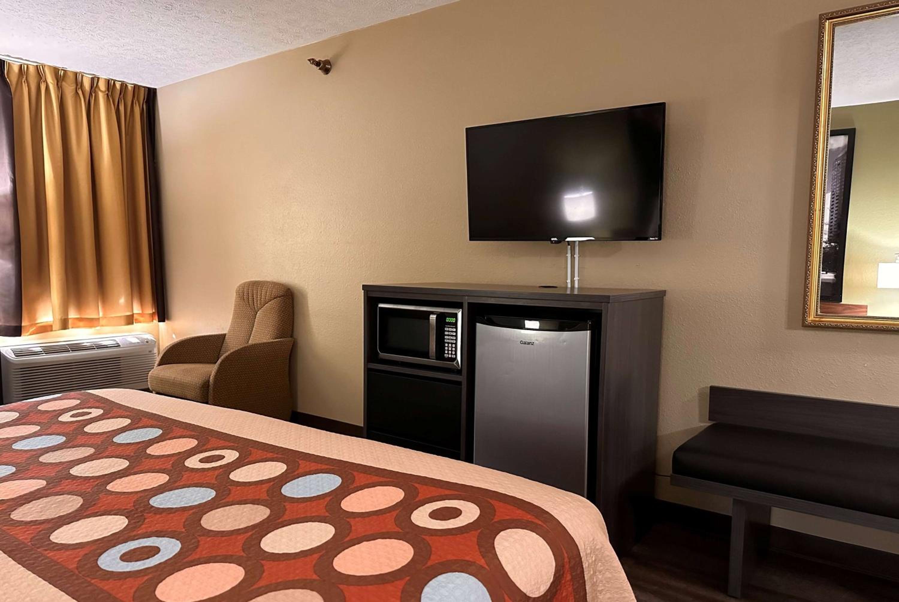 King Room - Disability Access/Non-Smoking - Photo 1