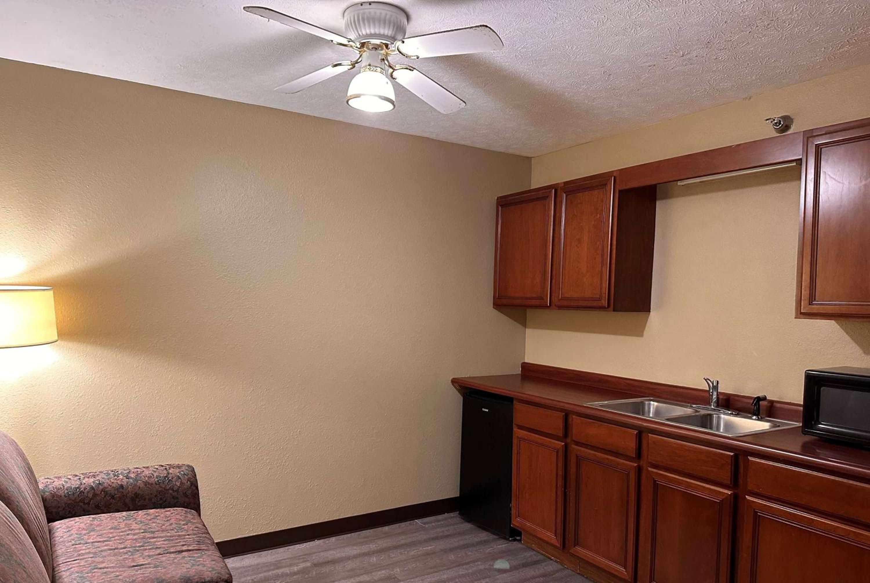 Studio Suite with Two Queen Beds - Non-Smoking - Photo 5
