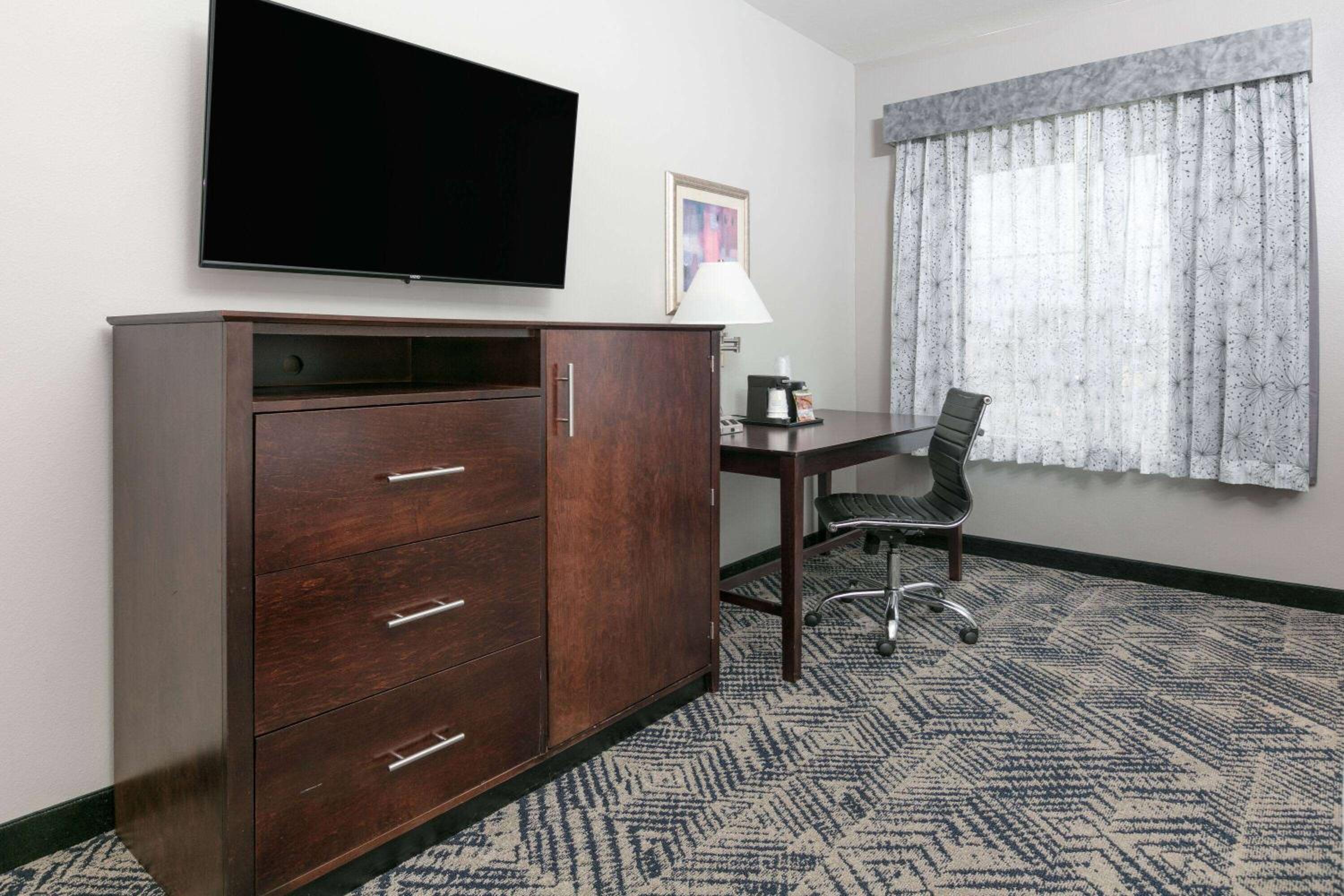 Executive King Room - Non-Smoking - Photo 3