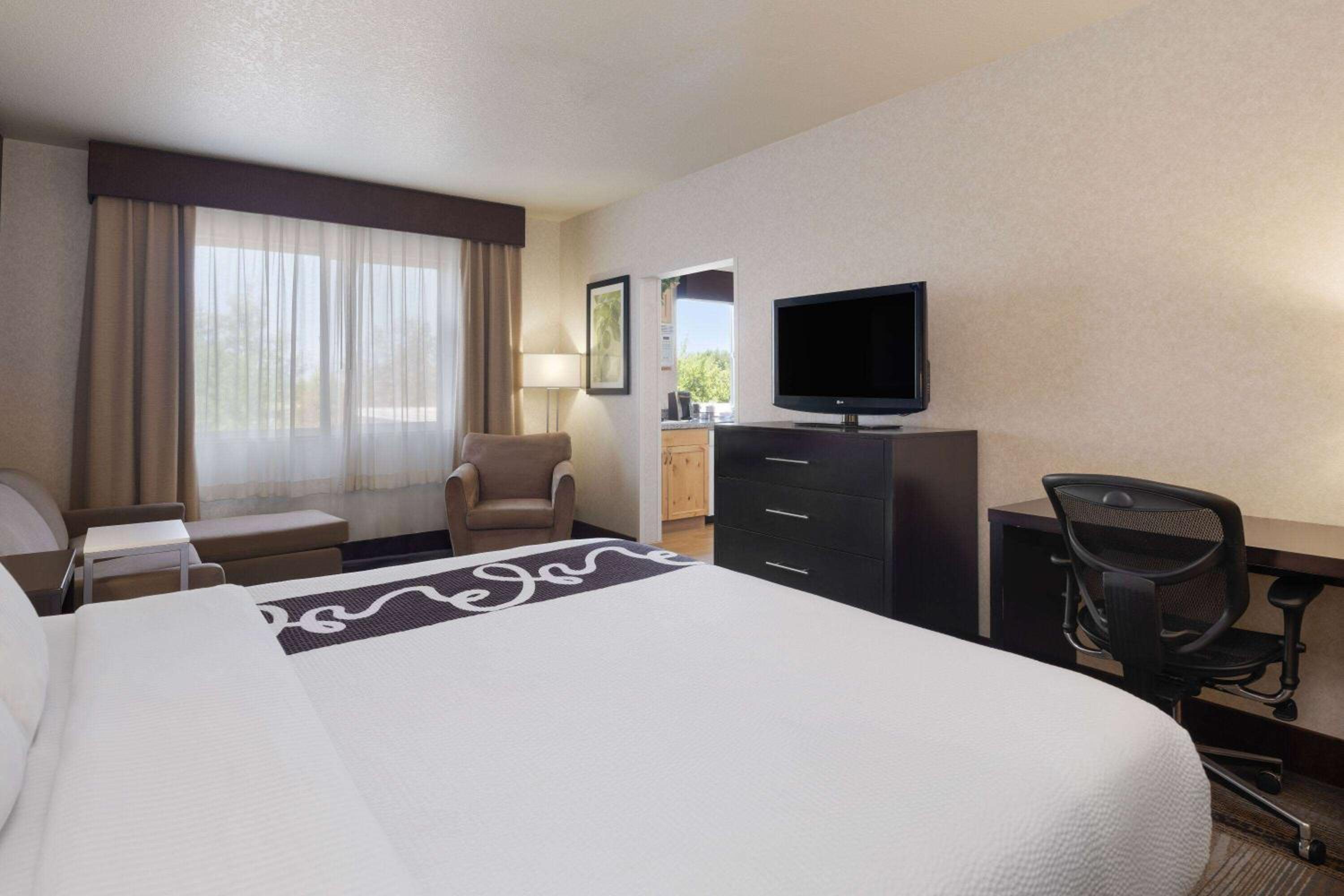Executive King Room with Kitchenette - Non-Smoking