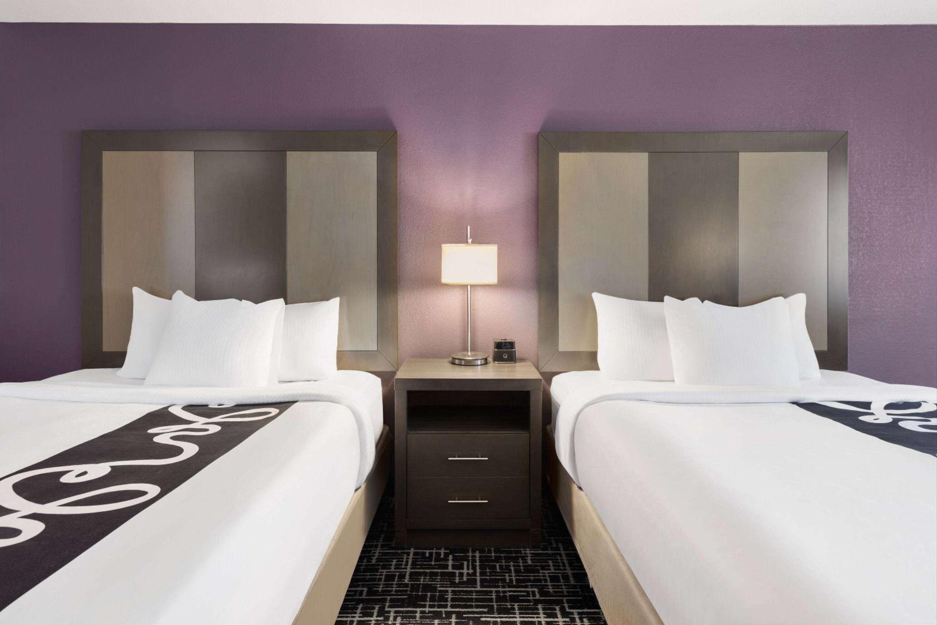 Queen Room with Two Queen Beds - Non-Smoking - Photo 1