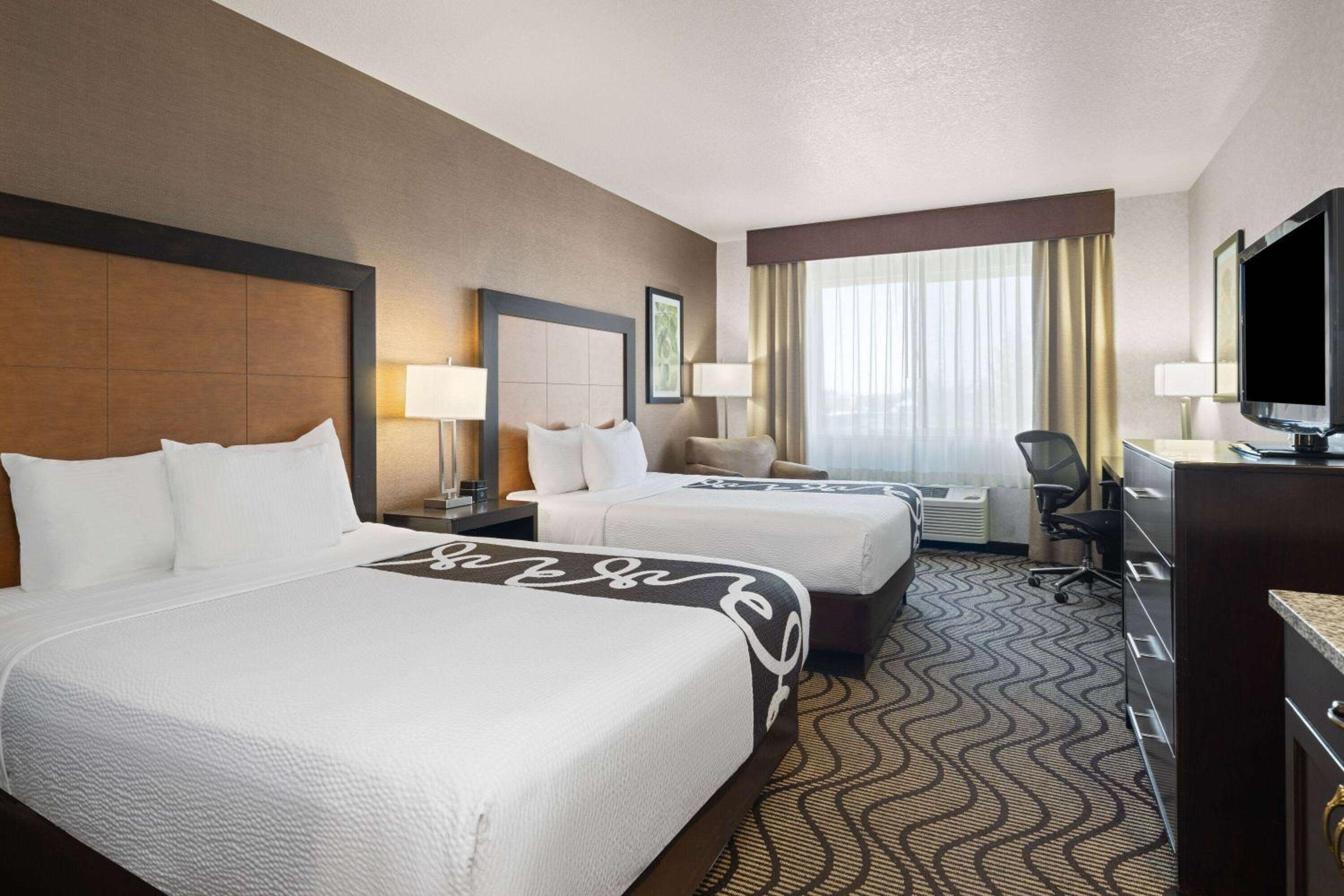 Deluxe Queen Room with Two Queen Beds - Photo 2