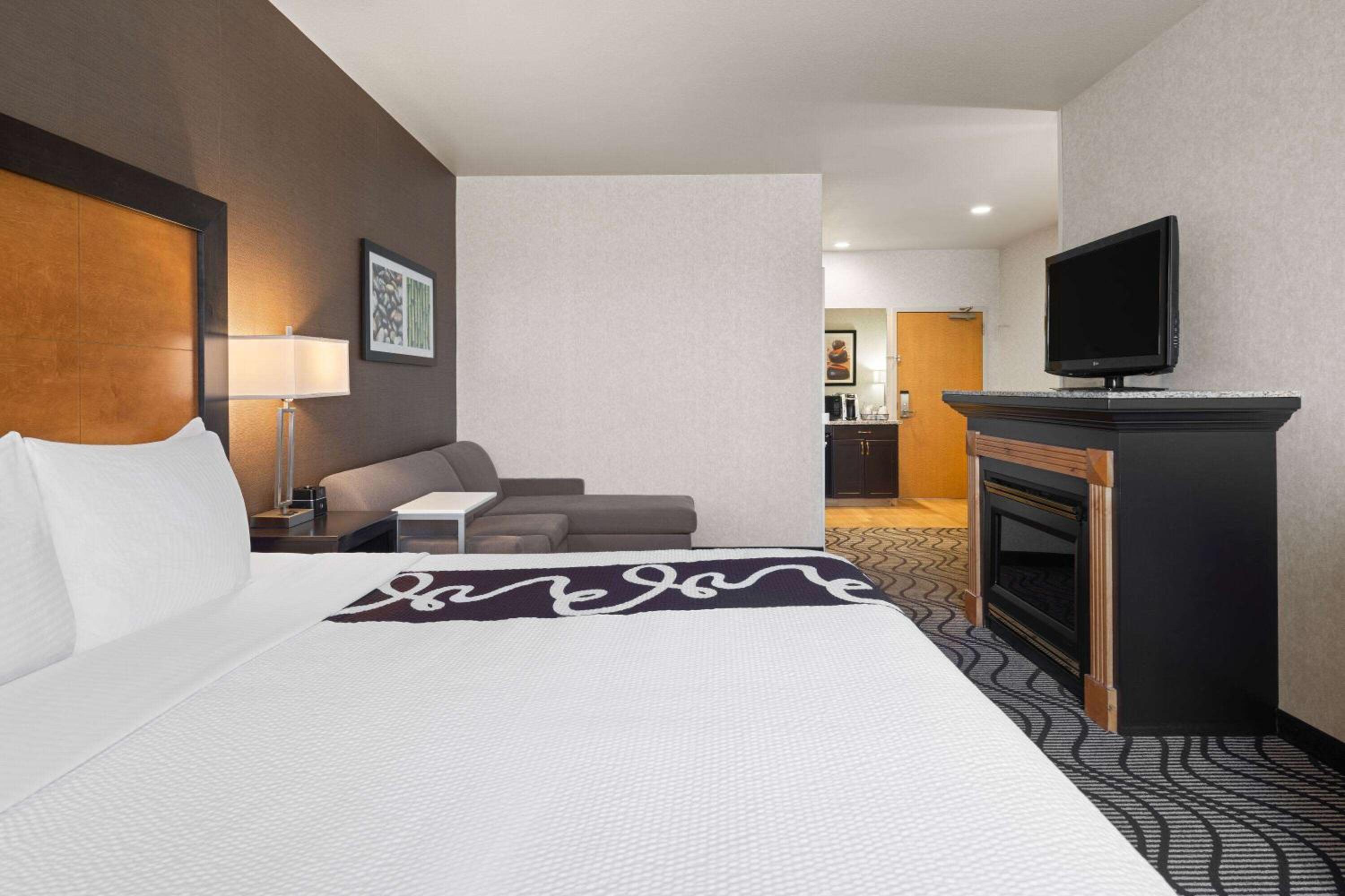 Deluxe Executive King Room - Non-Smoking - Photo 1