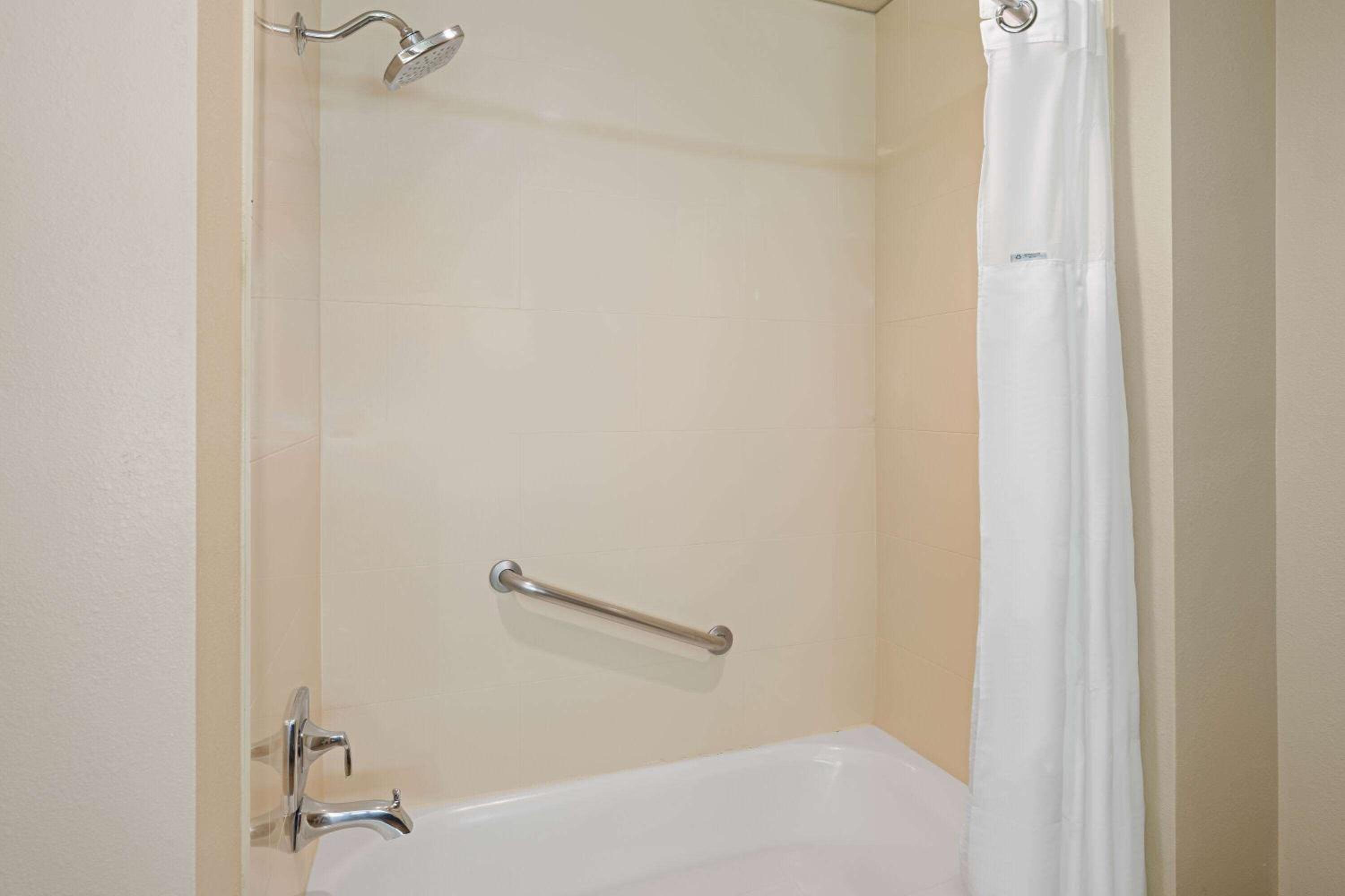 Deluxe Executive King Room - Non-Smoking - Photo 2