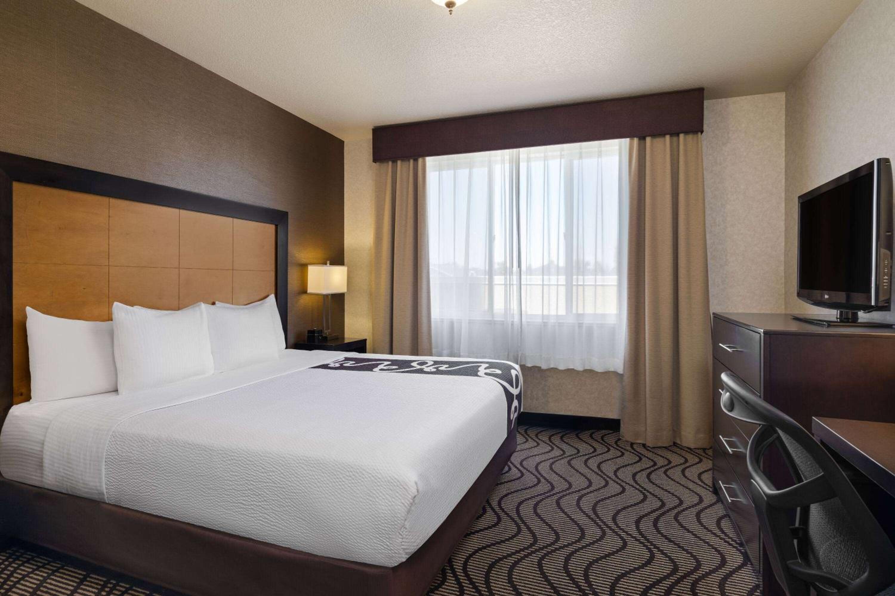 One-Bedroom King Suite - Non-Smoking - Photo 1