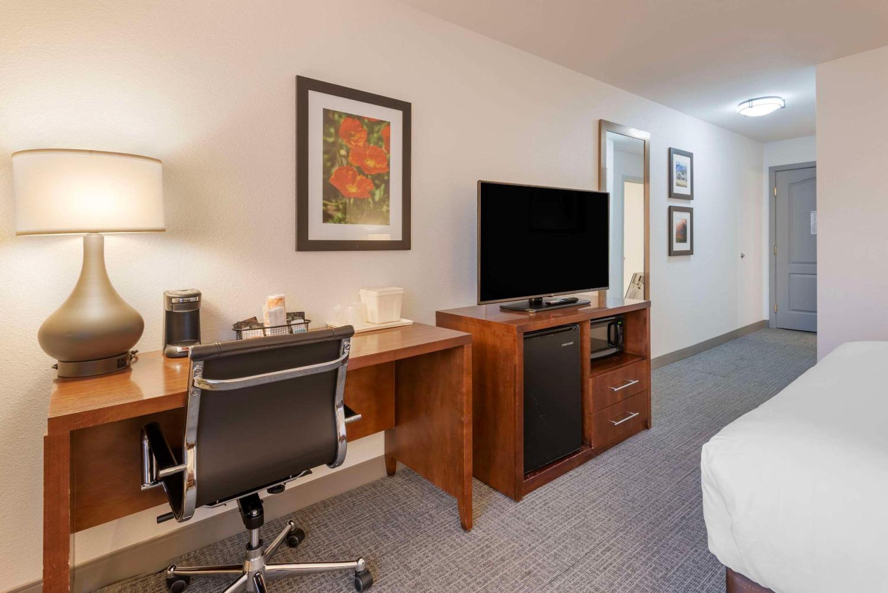 King Room - Non-Smoking - Photo 1