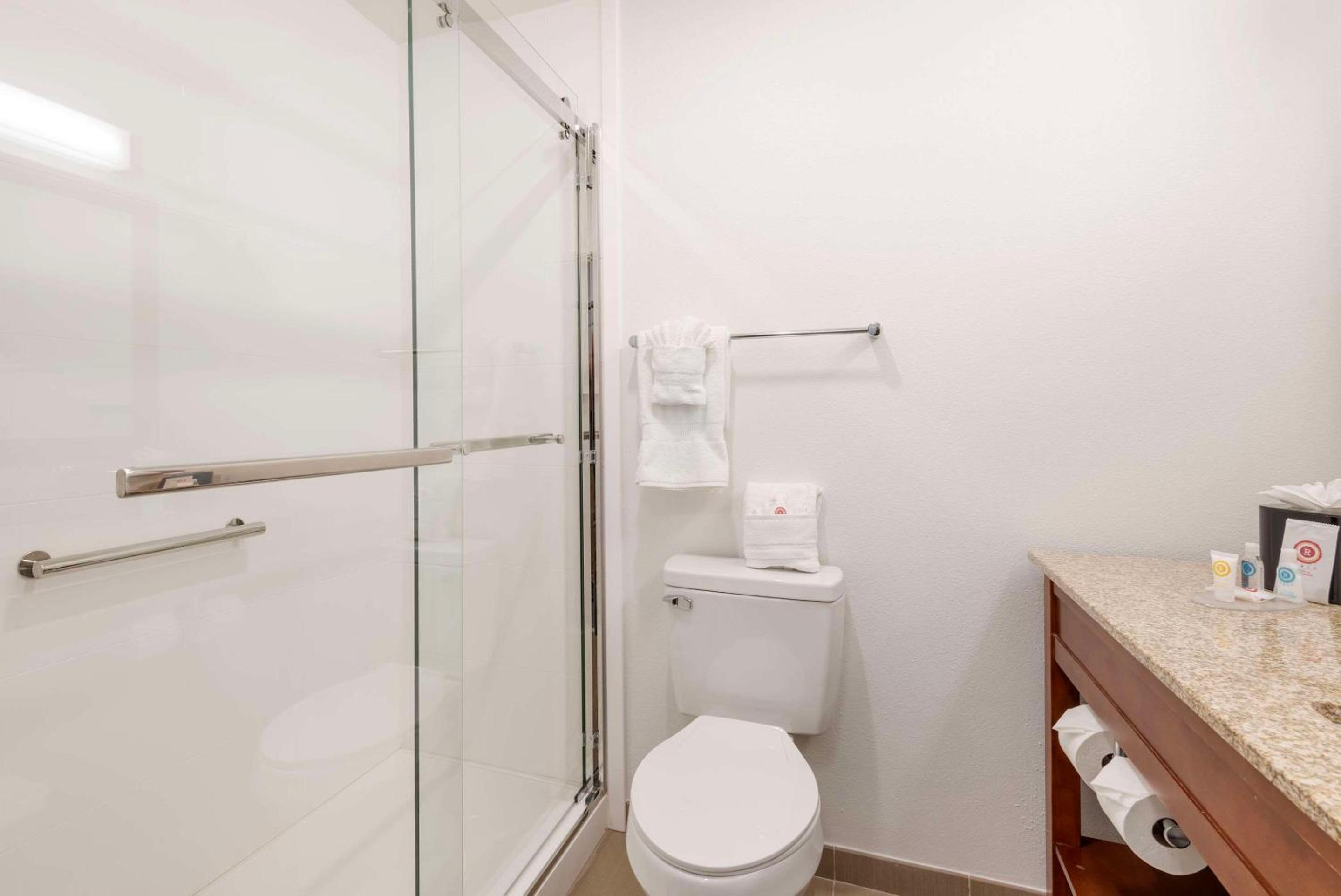 King Room - Non-Smoking - Photo 7
