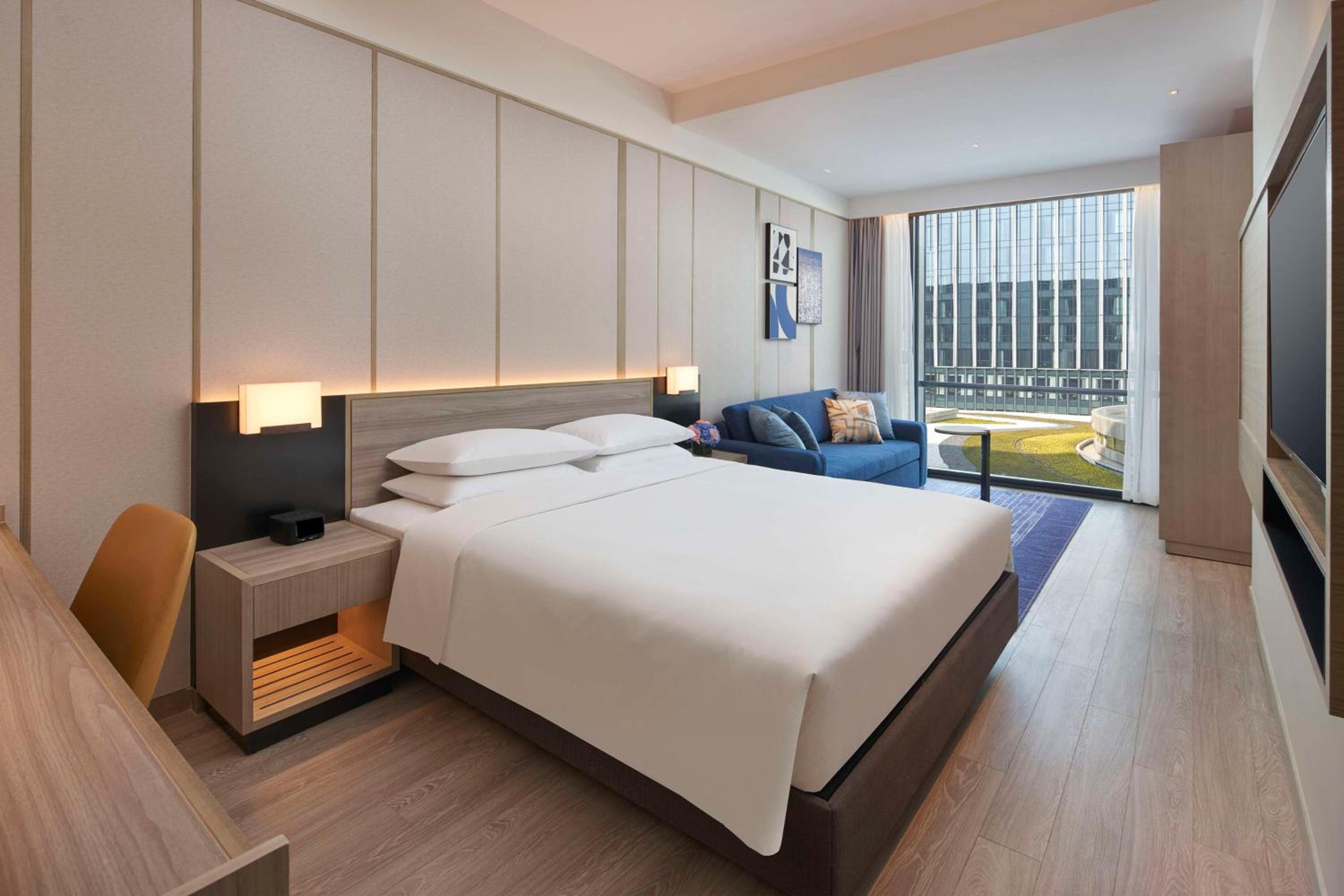 King Room with Sofa Bed photo 1