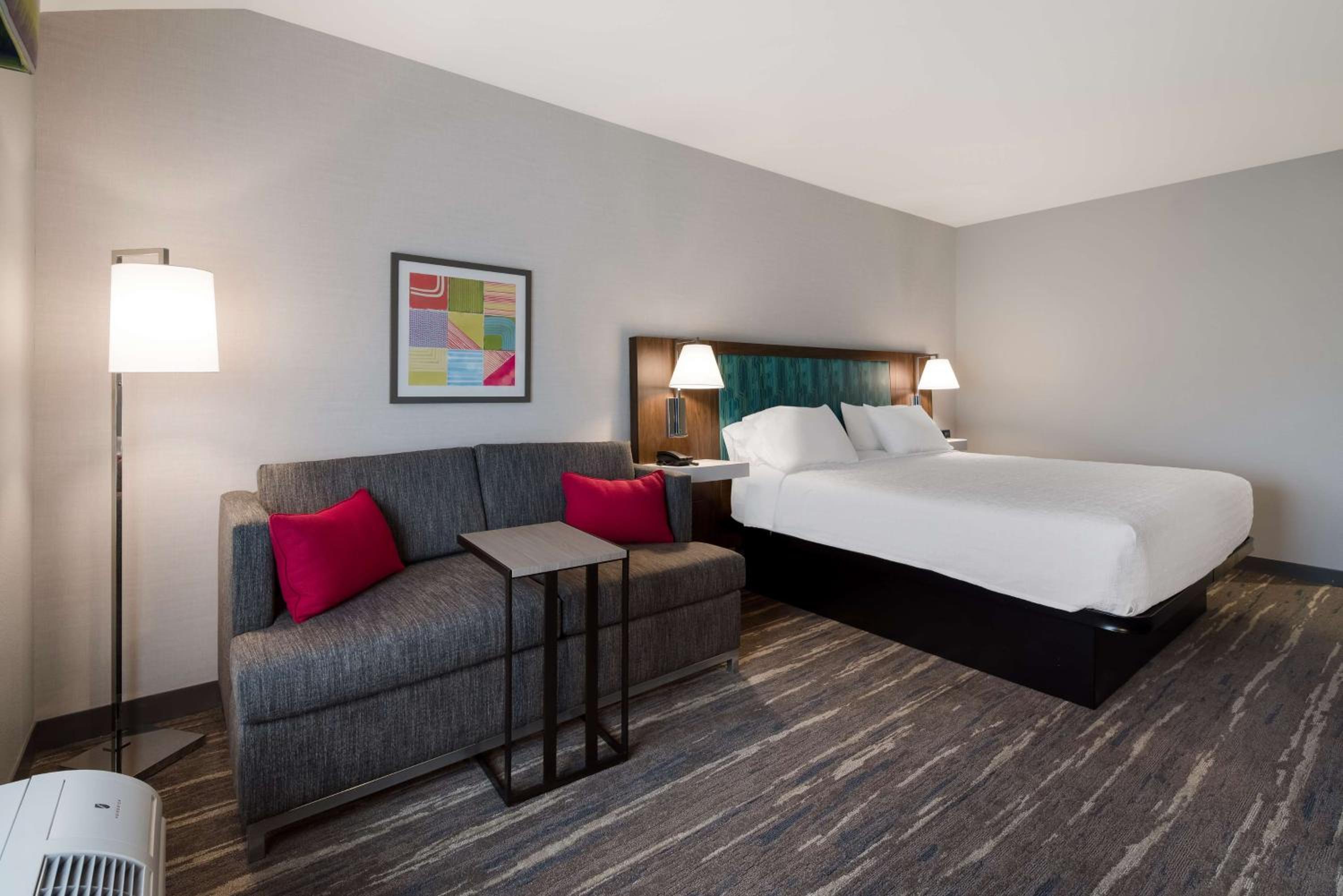 King Room with Sofa Bed - Hearing Accessible - Photo 2