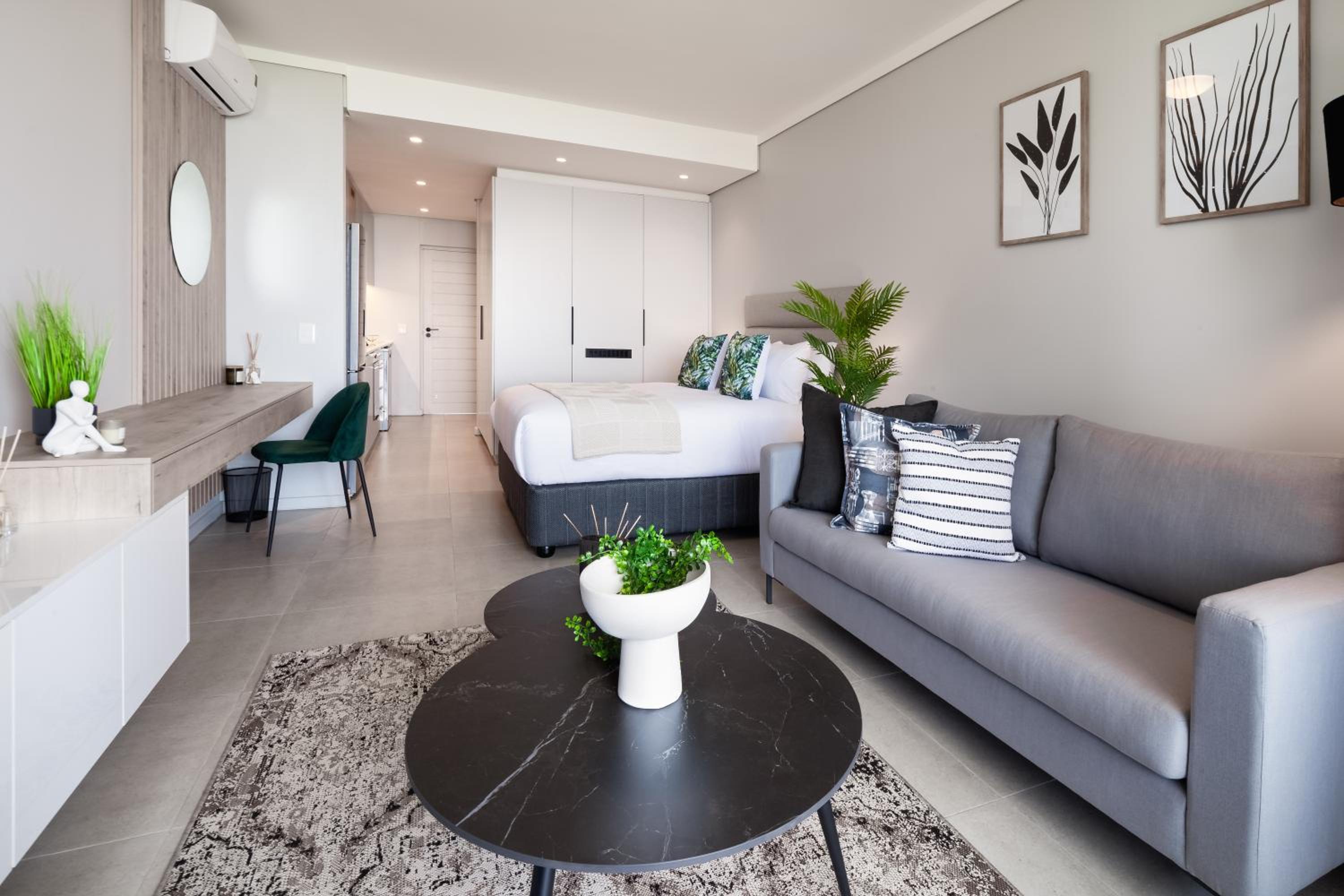 Studio Apartment photo 1