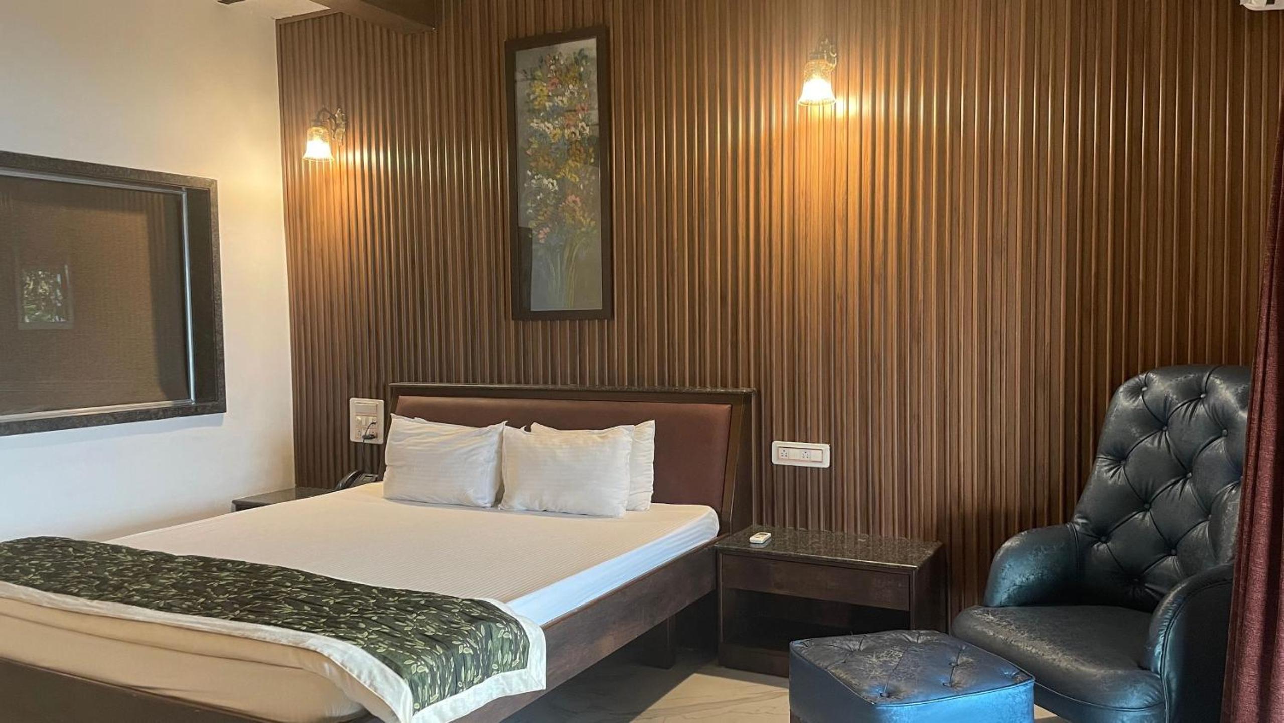 Leela Villa Super Deluxe - No Stags Allowed - Photo 8