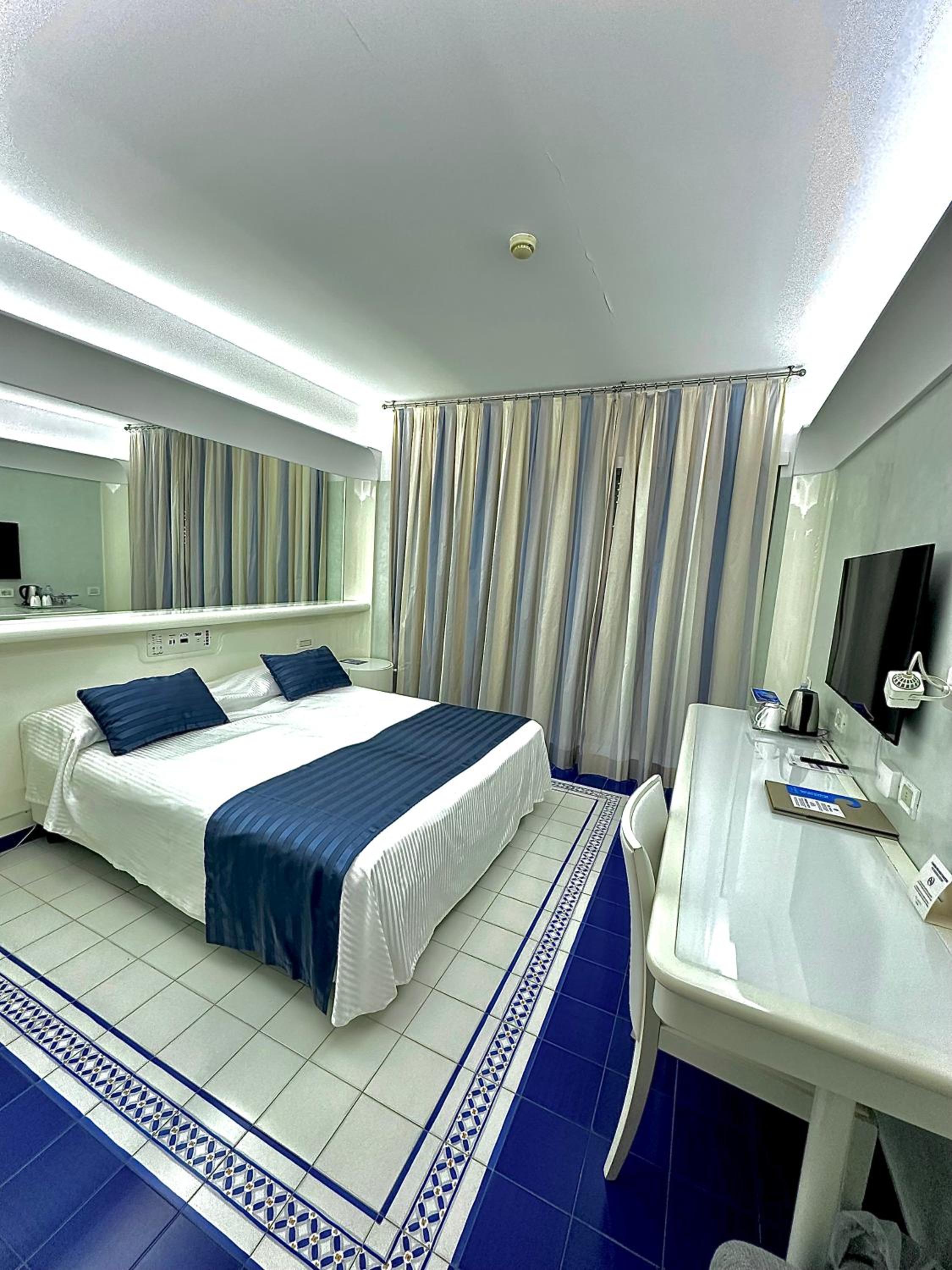 Standard Double Room - Photo 1