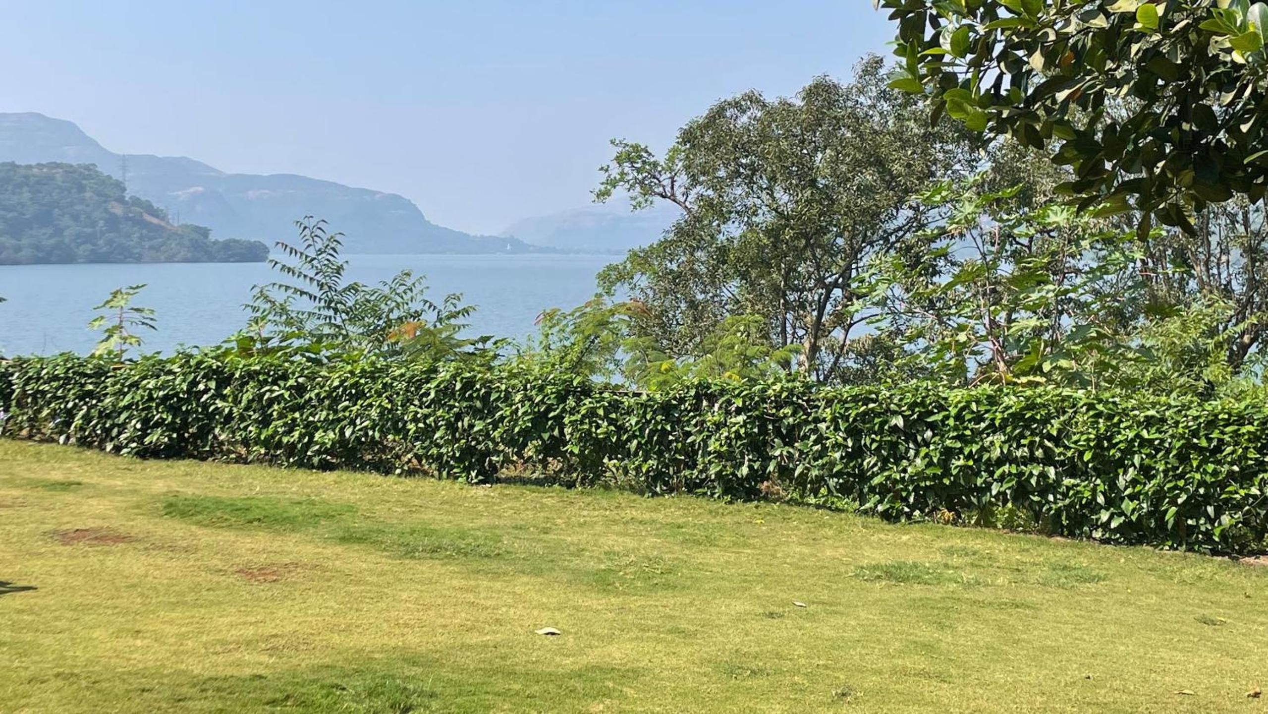 Super Deluxe Lake View - No Stags Allowed - Photo 4