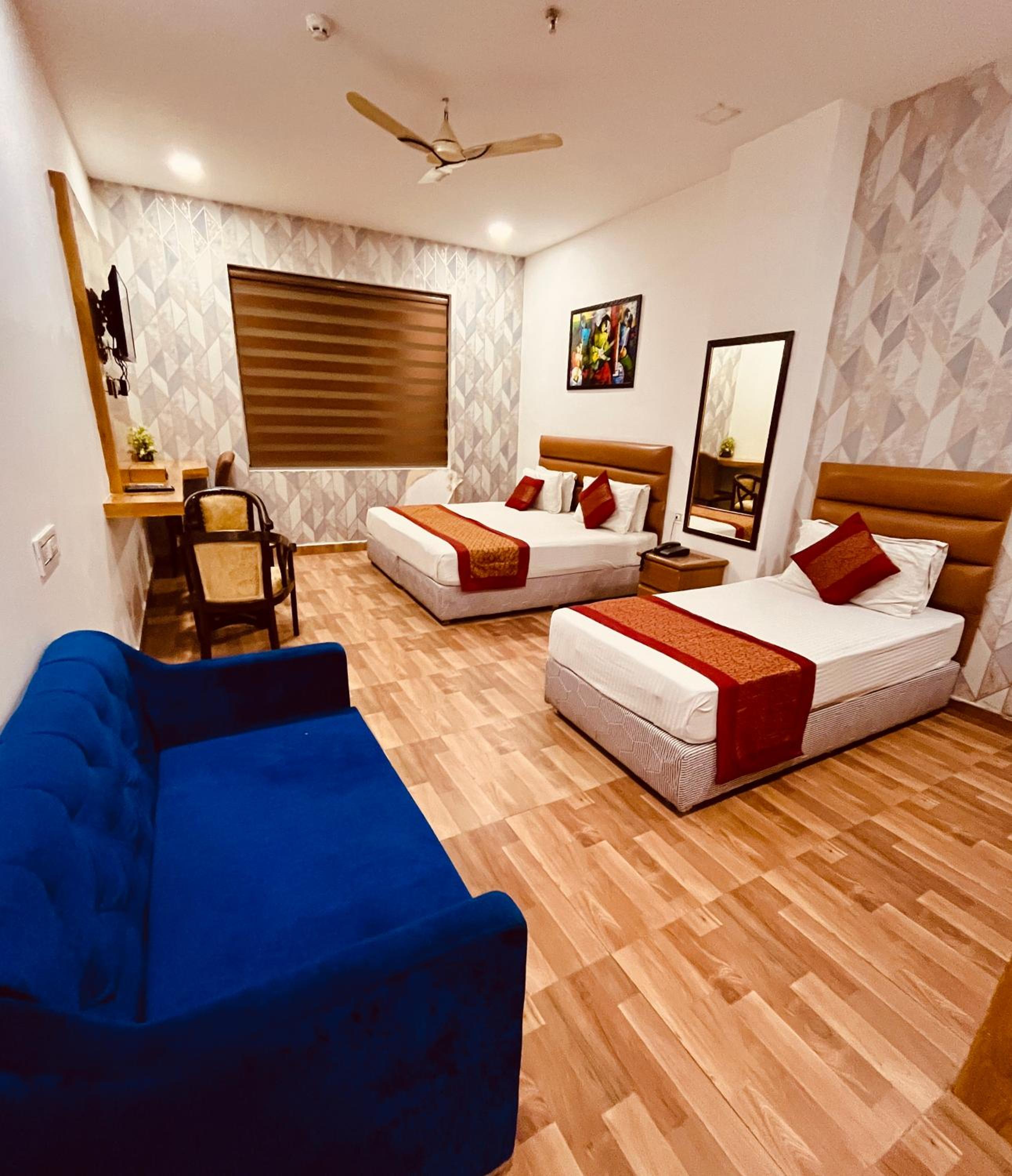 Superior Triple Room photo 2