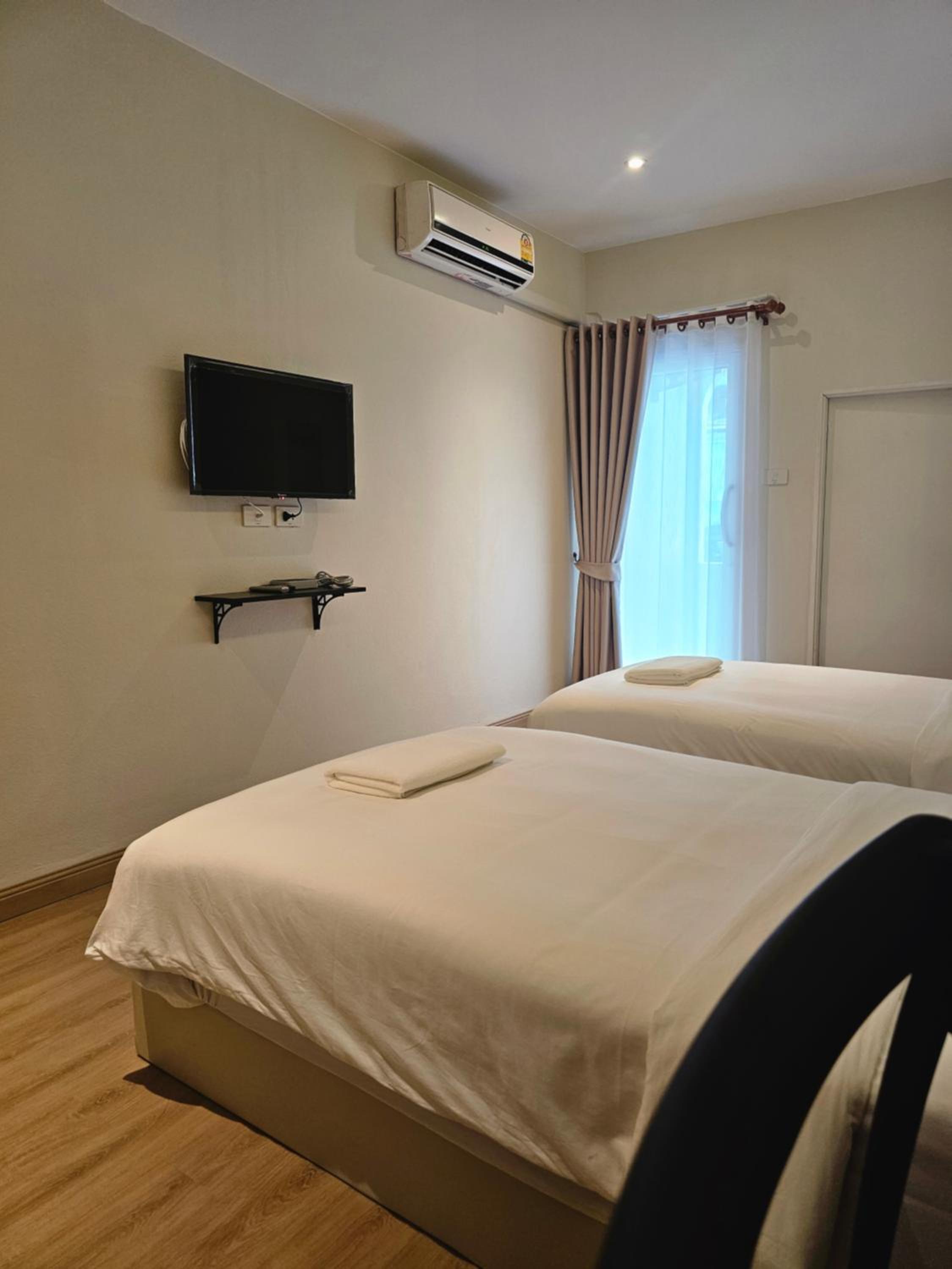 Budget Twin Room - Photo 2