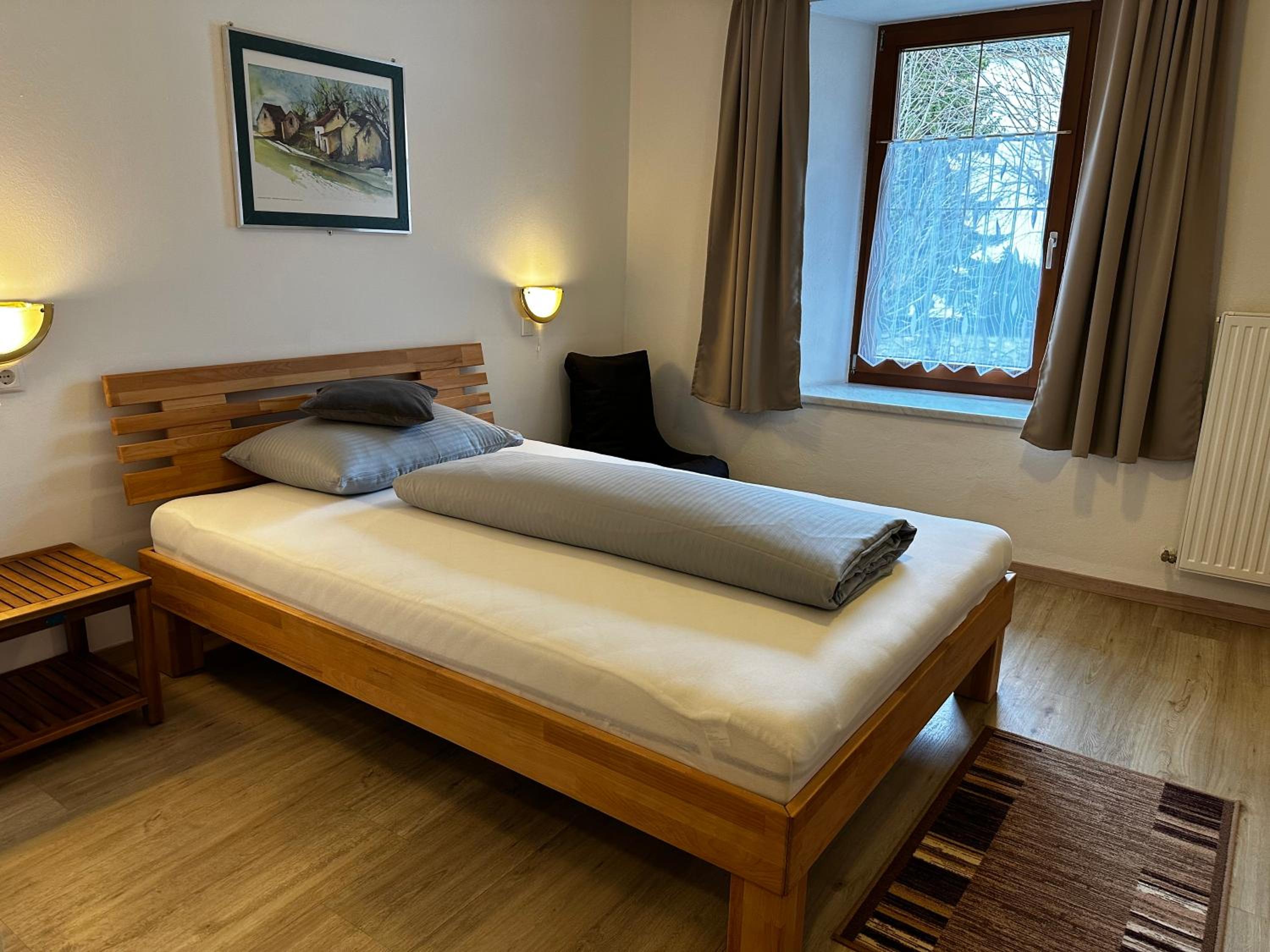Single Room with Private Bathroom photo 2