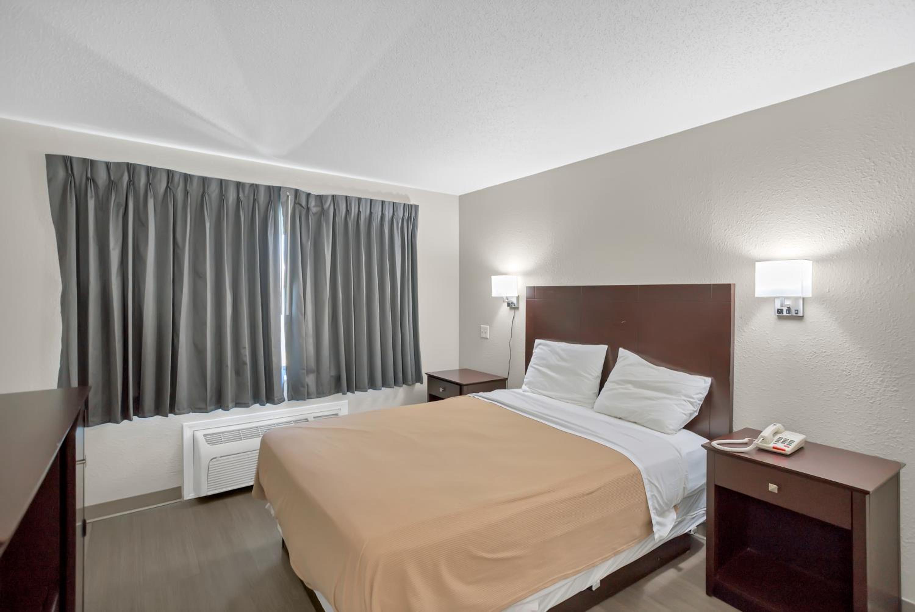 Large Twin Room - Photo 1