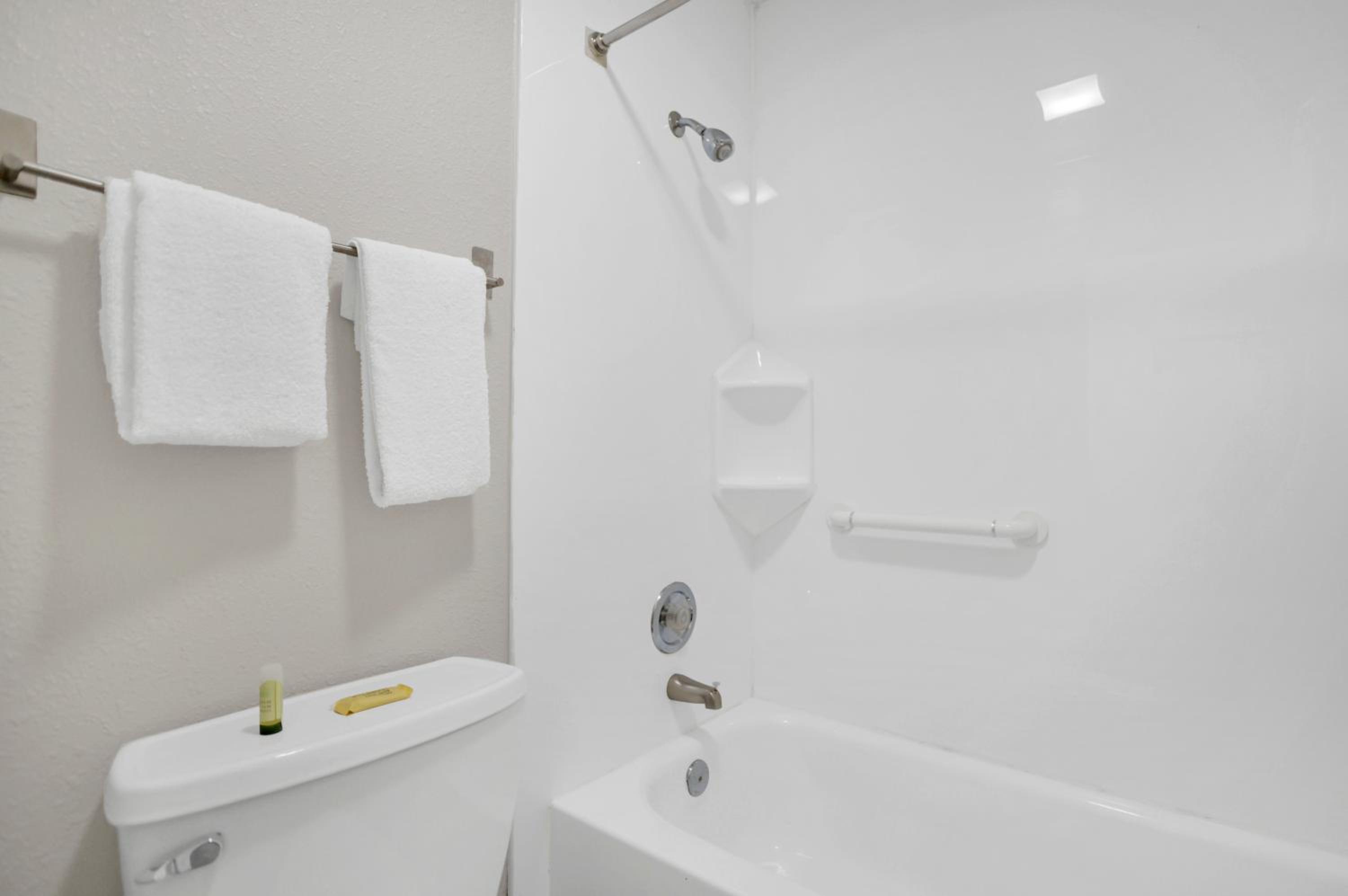 Standard Double Room - Photo 5