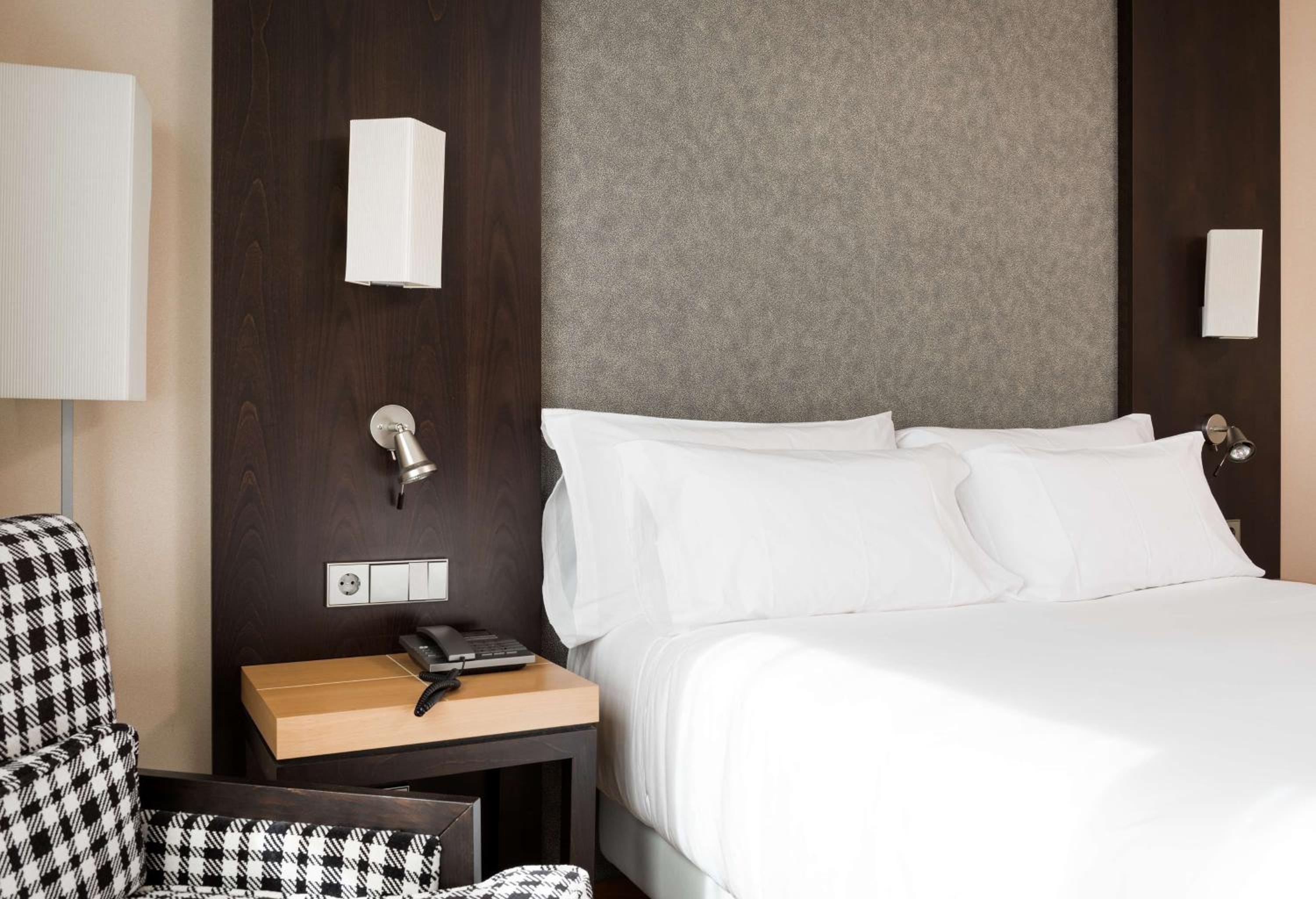Standard Double or Twin Room - Photo 5