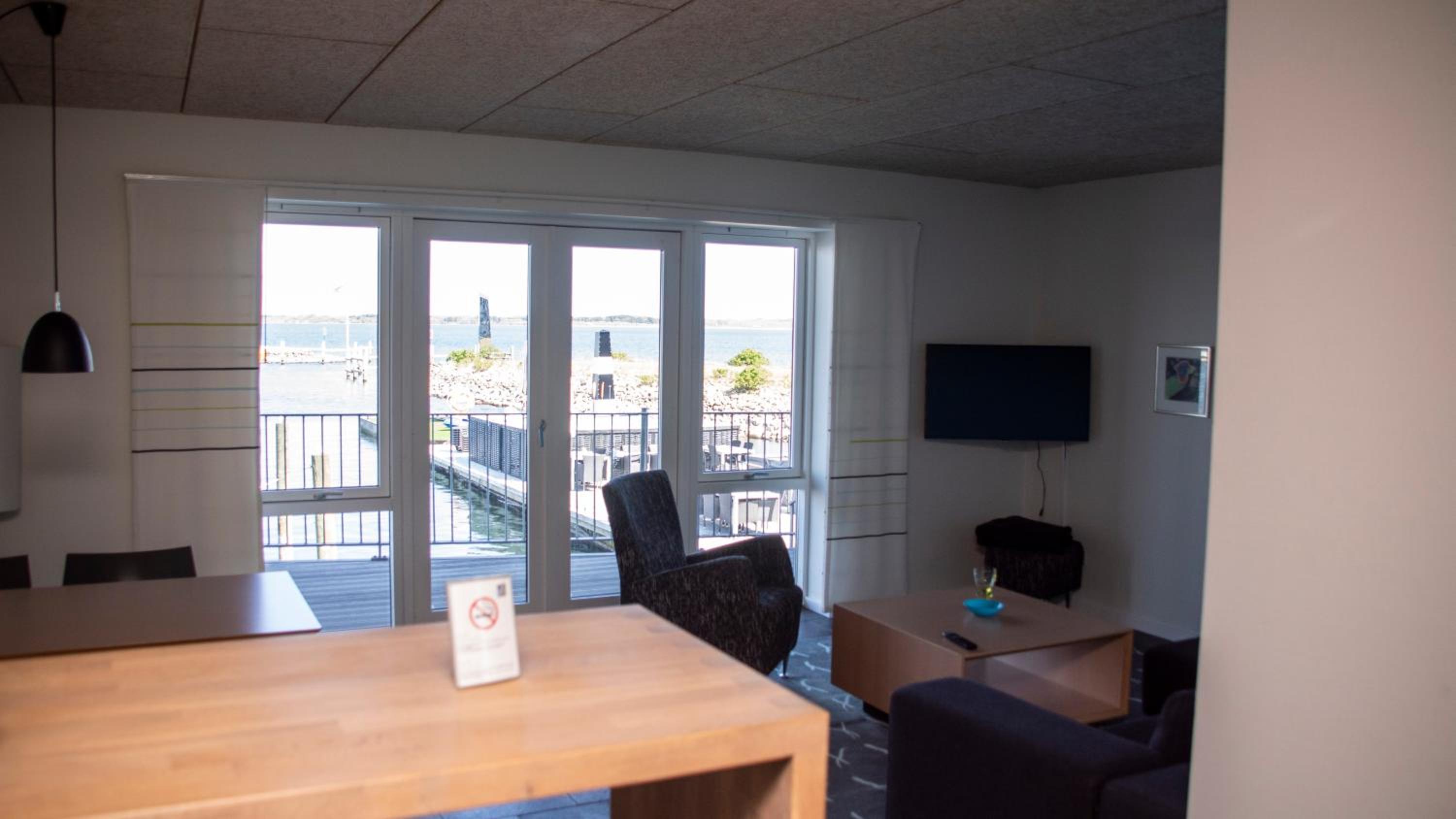 Lejlighed med udsigt til vandet,  stueetage. Max 4 pers. - Photo 4