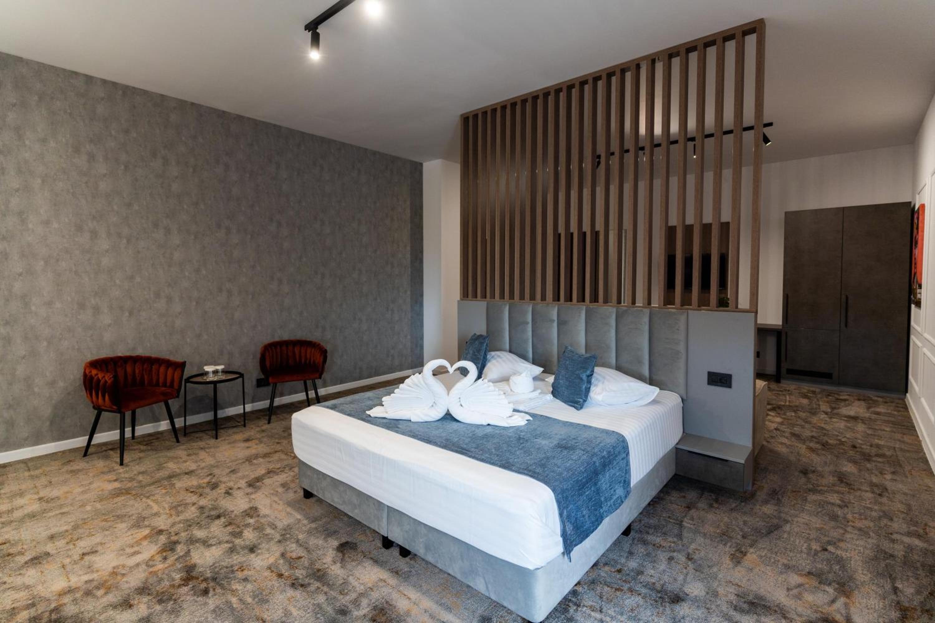 King Room with Spa Bath - Photo 6