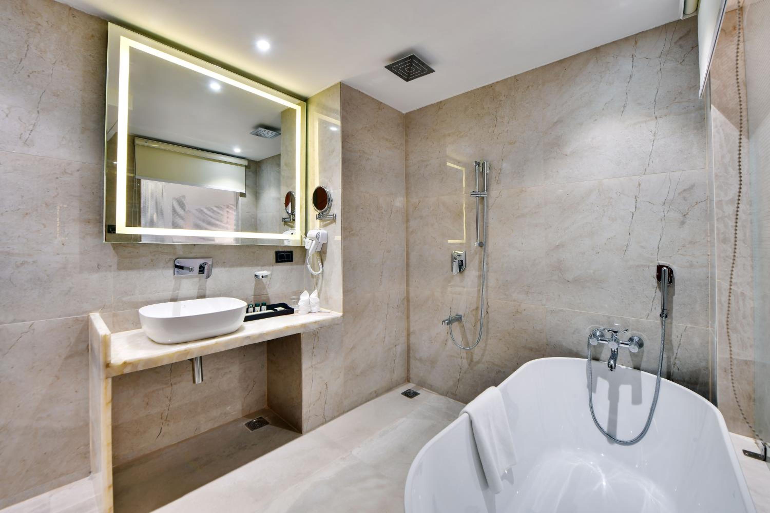 Hazel Suite - Photo 5
