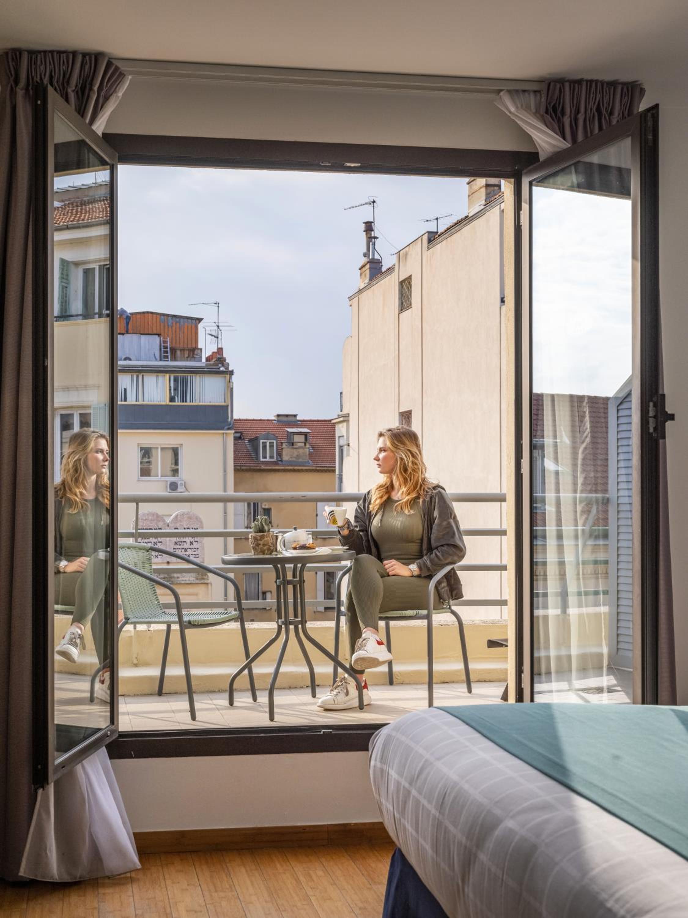 Executive Double Room with Terrace - with 1h free Swimming Pool  - Photo 11