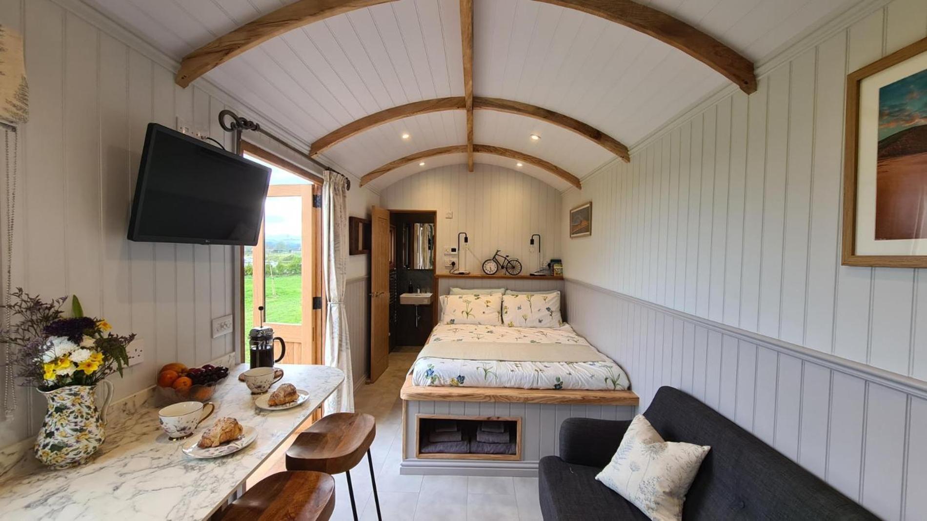 One-Bedroom House photo 1