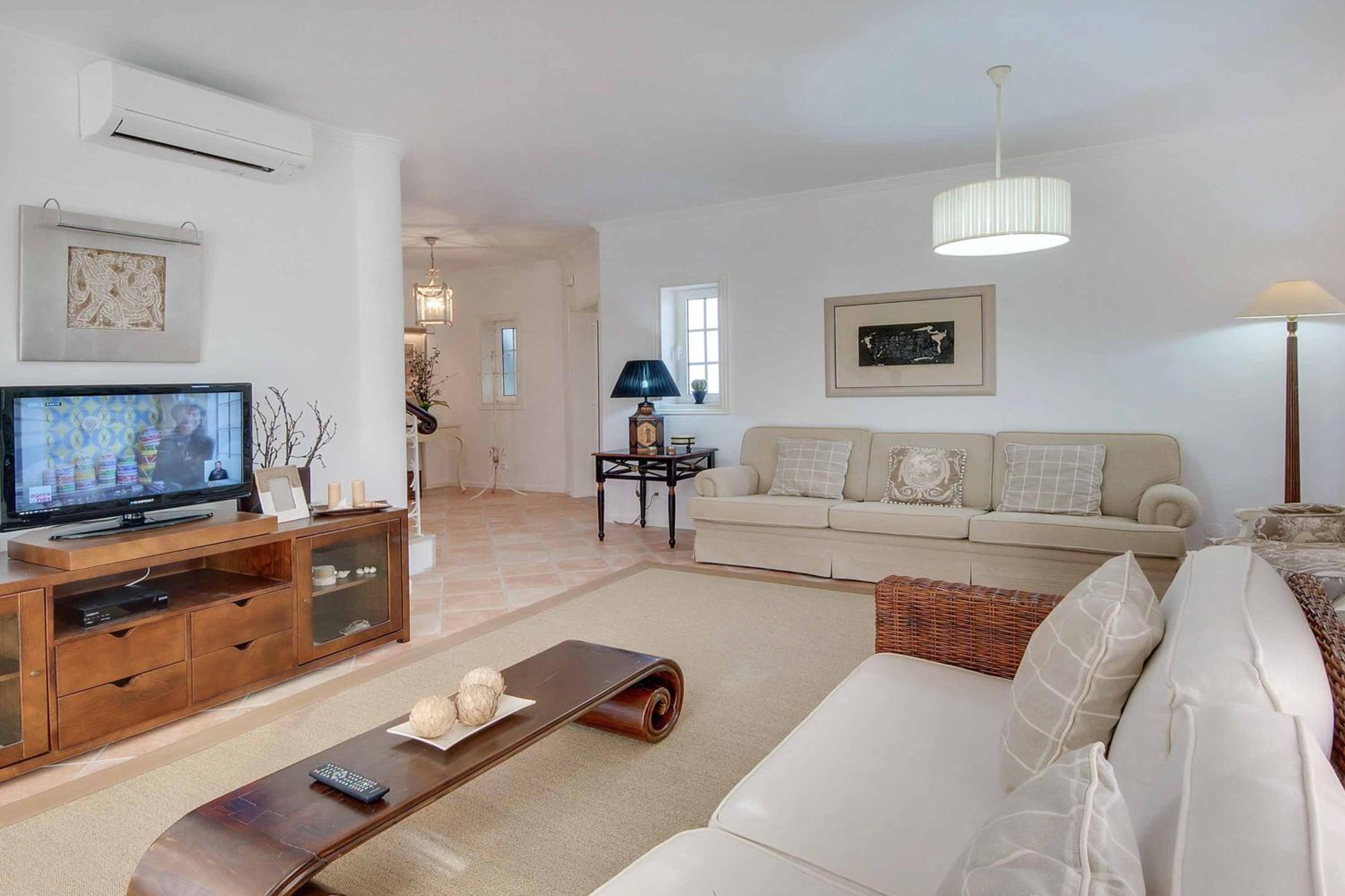Four-Bedroom Villa photo 3