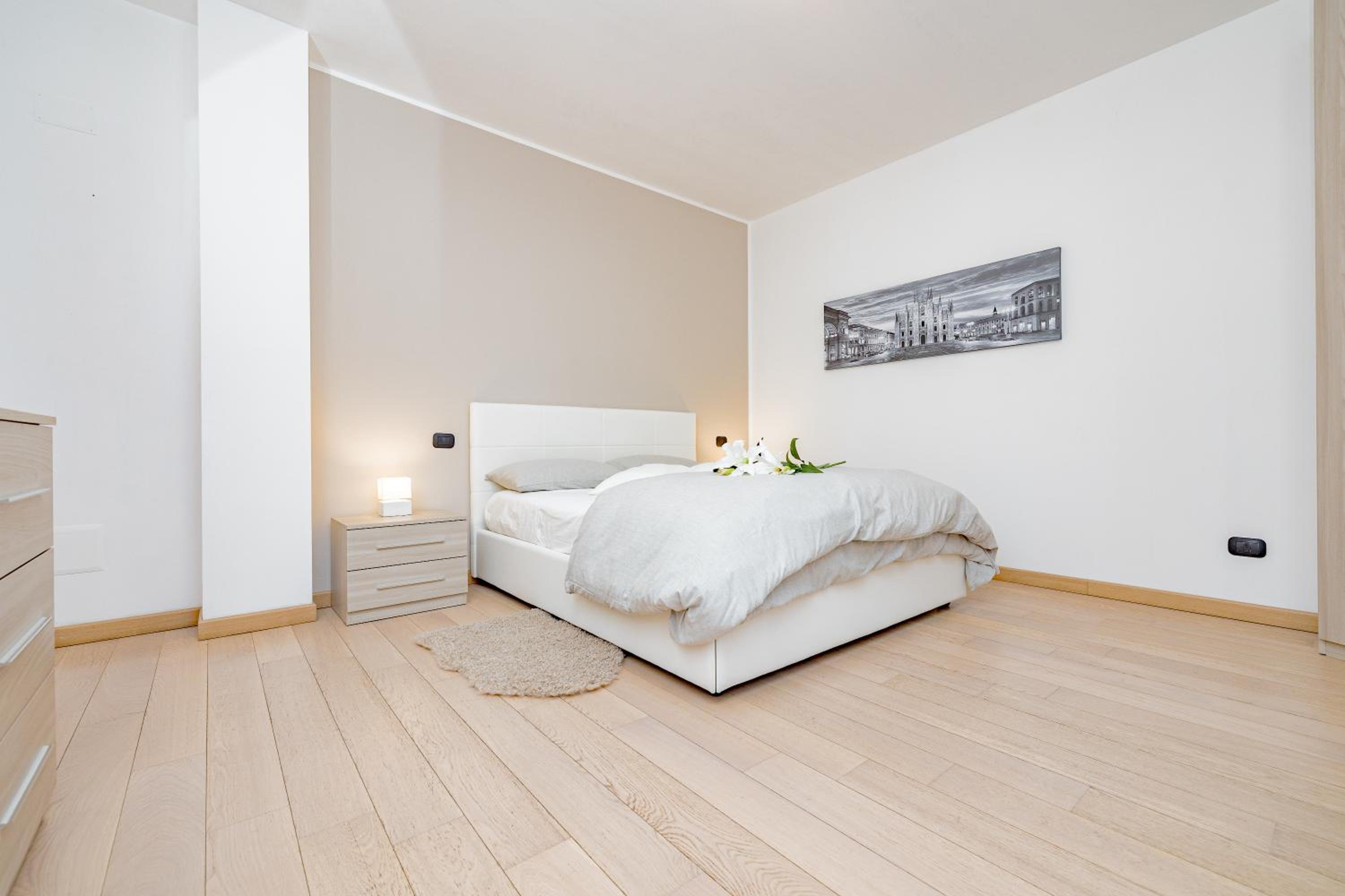One-Bedroom Apartment photo 1