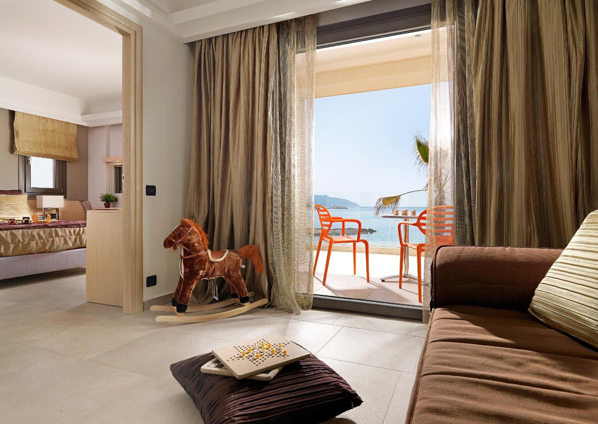 Senior Suite with Sea View - Photo 2