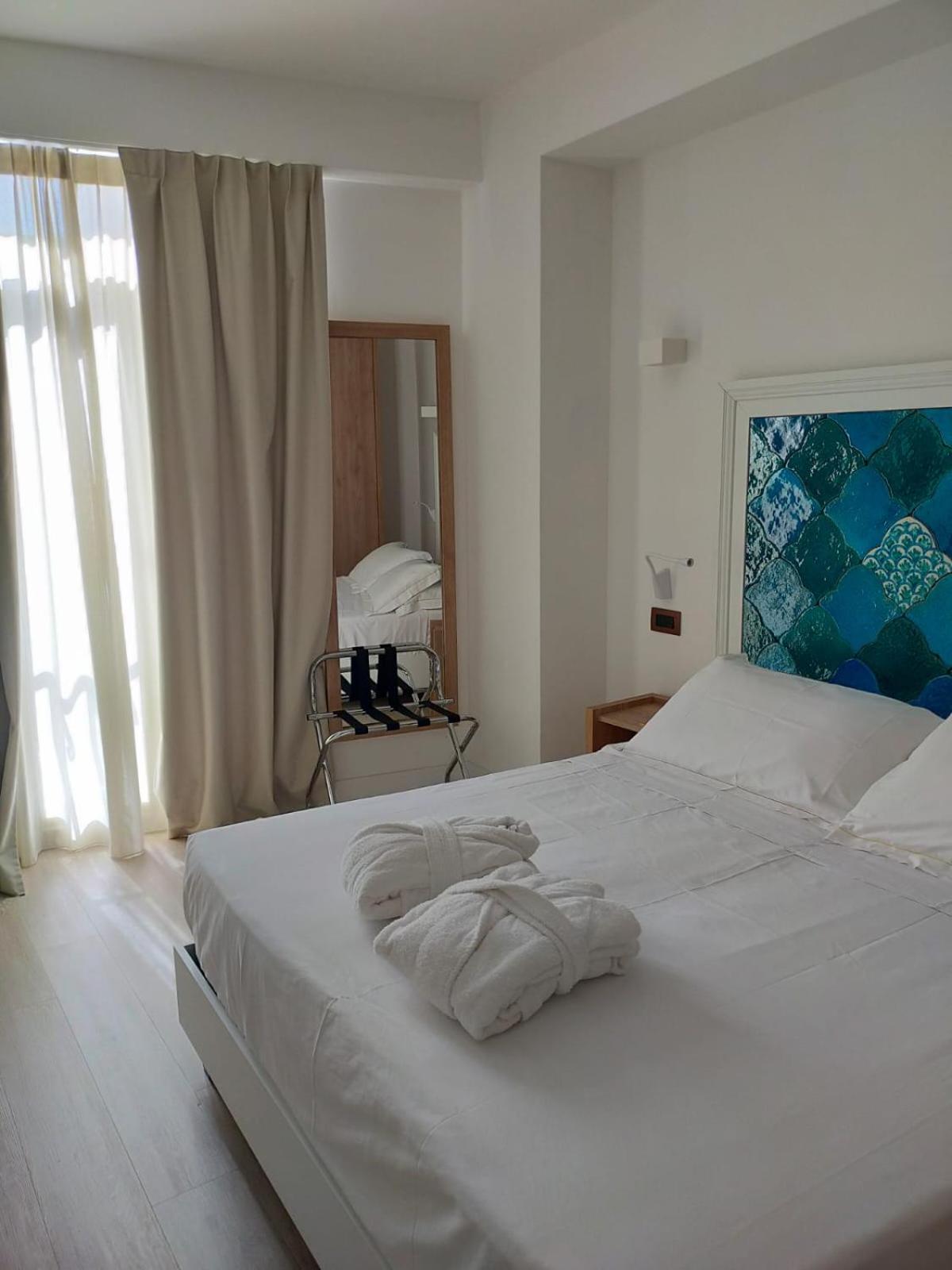Standard Double Room - Photo 24