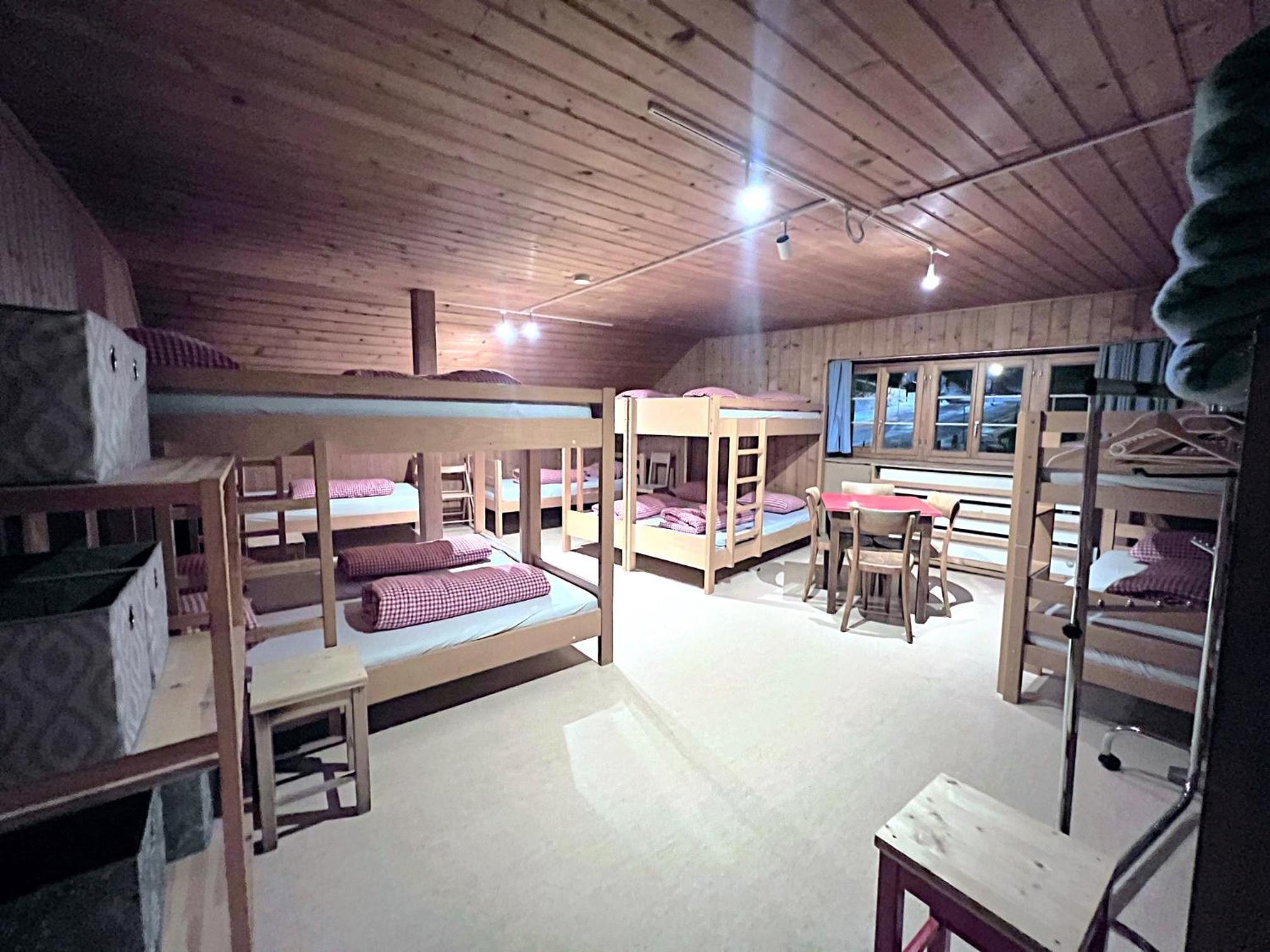  Single Bed in Dormitory Room with Shared Bathroom photo 2