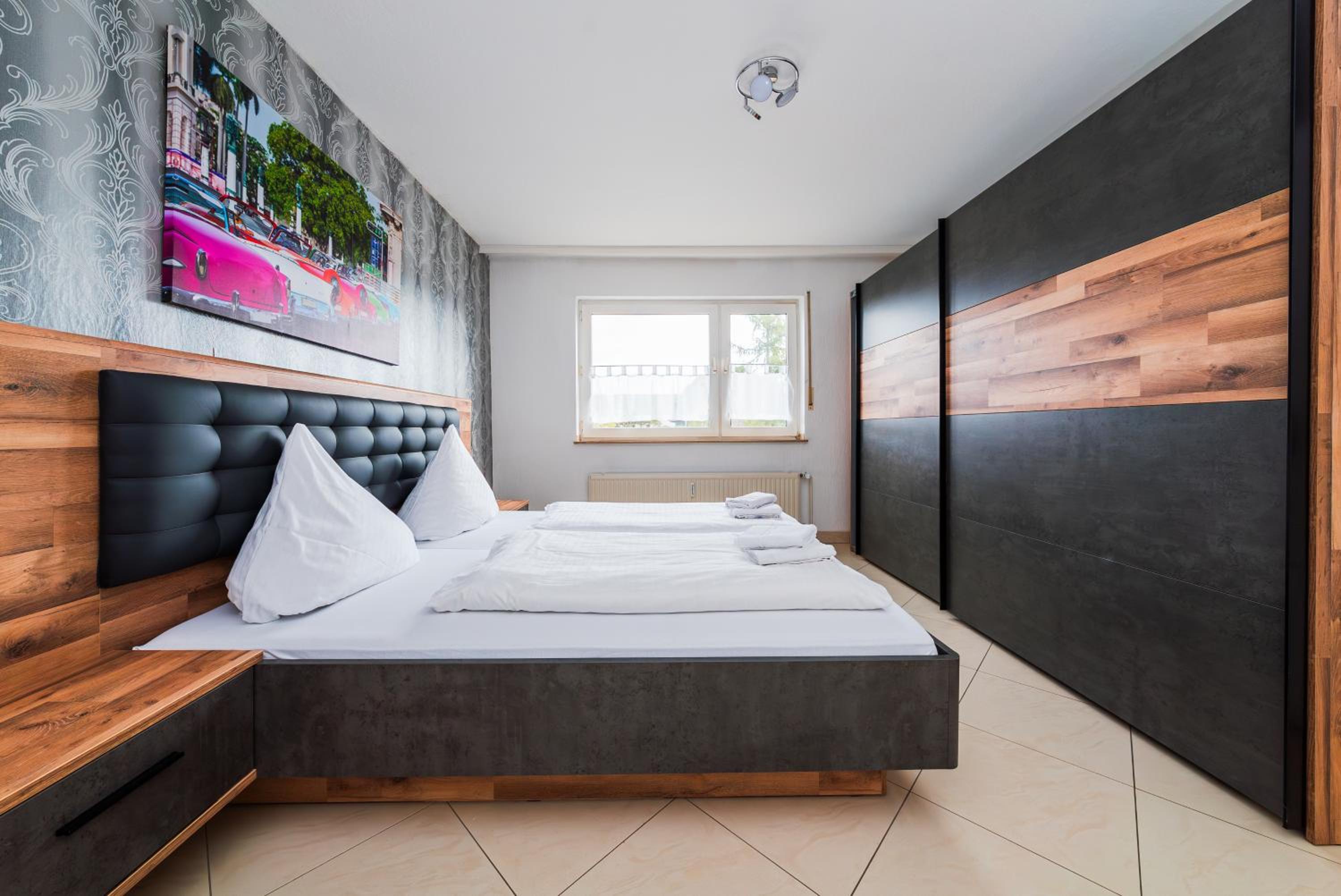 Two-Bedroom Apartment - Photo 2