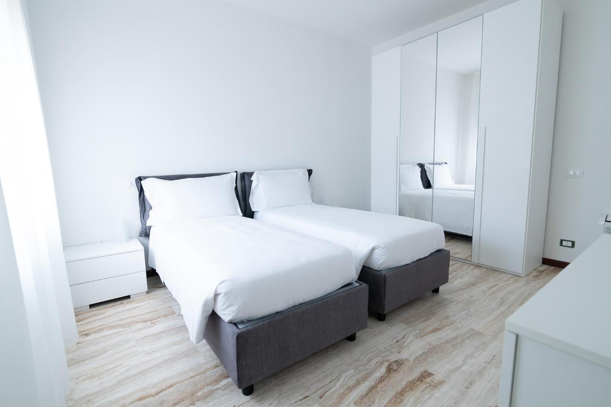 One-Bedroom Apartment - Photo 9