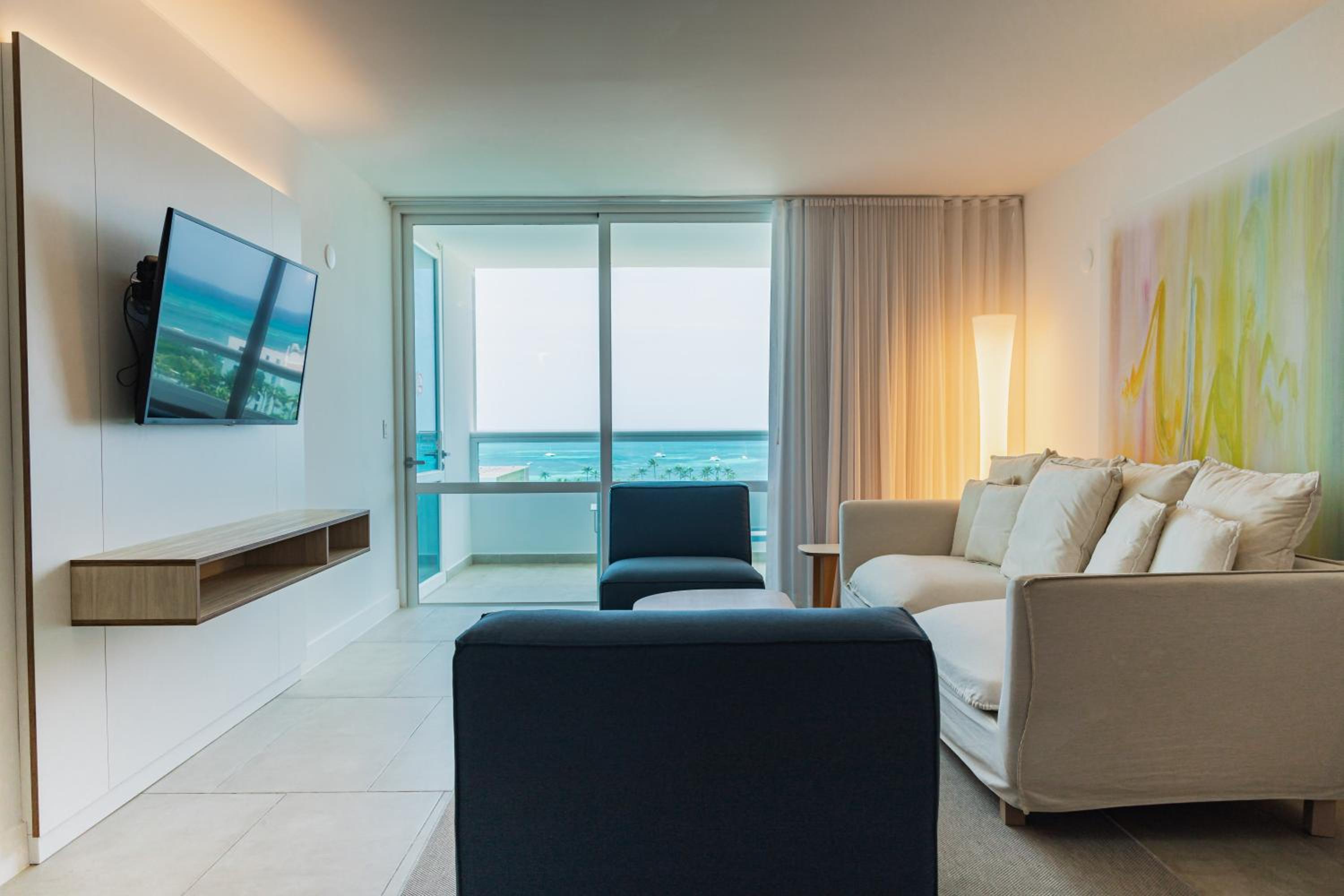 One-Bedroom King Suite with Ocean View - Non-Smoking - Photo 4
