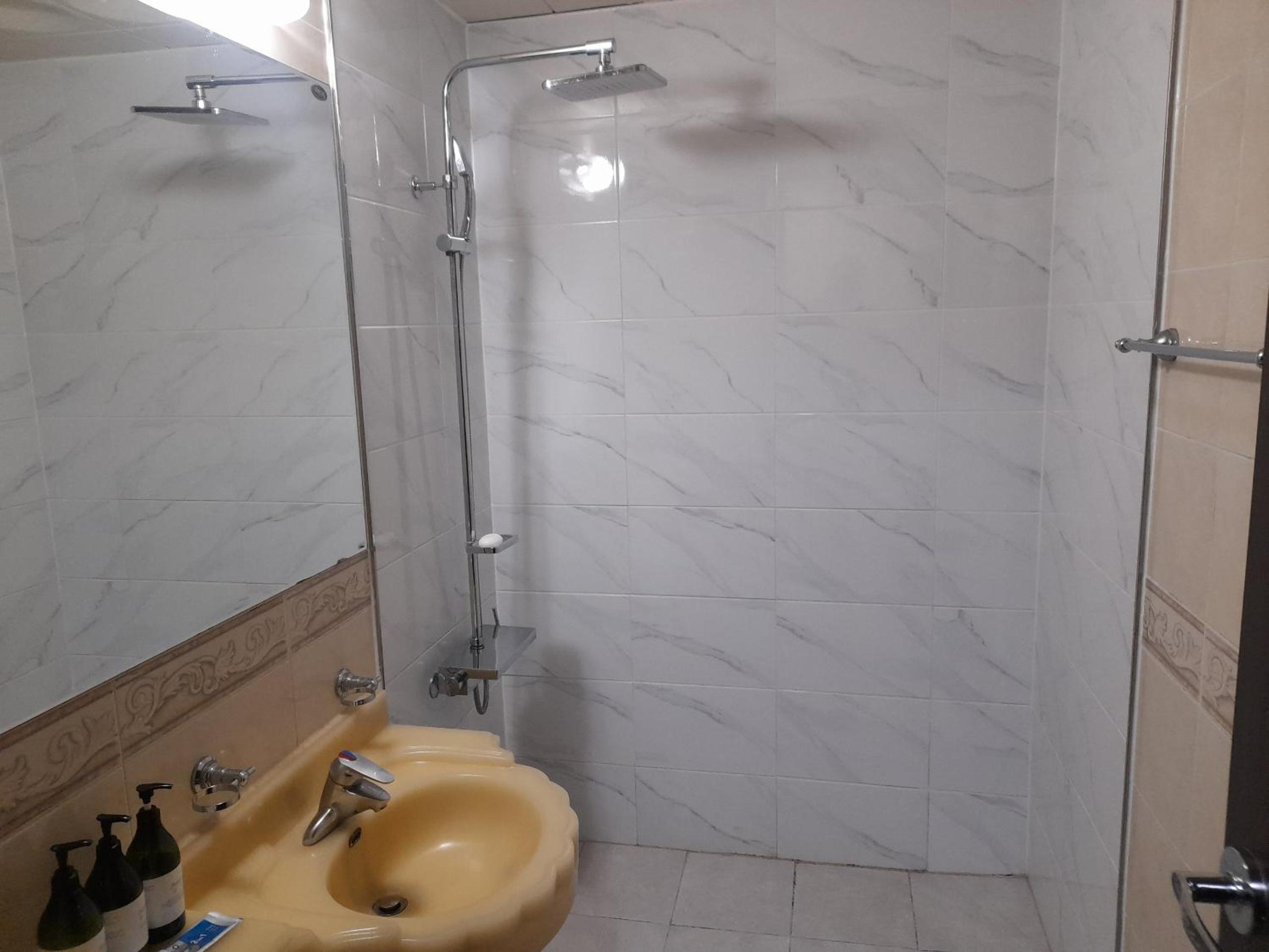 Deluxe Twin Room - Photo 8