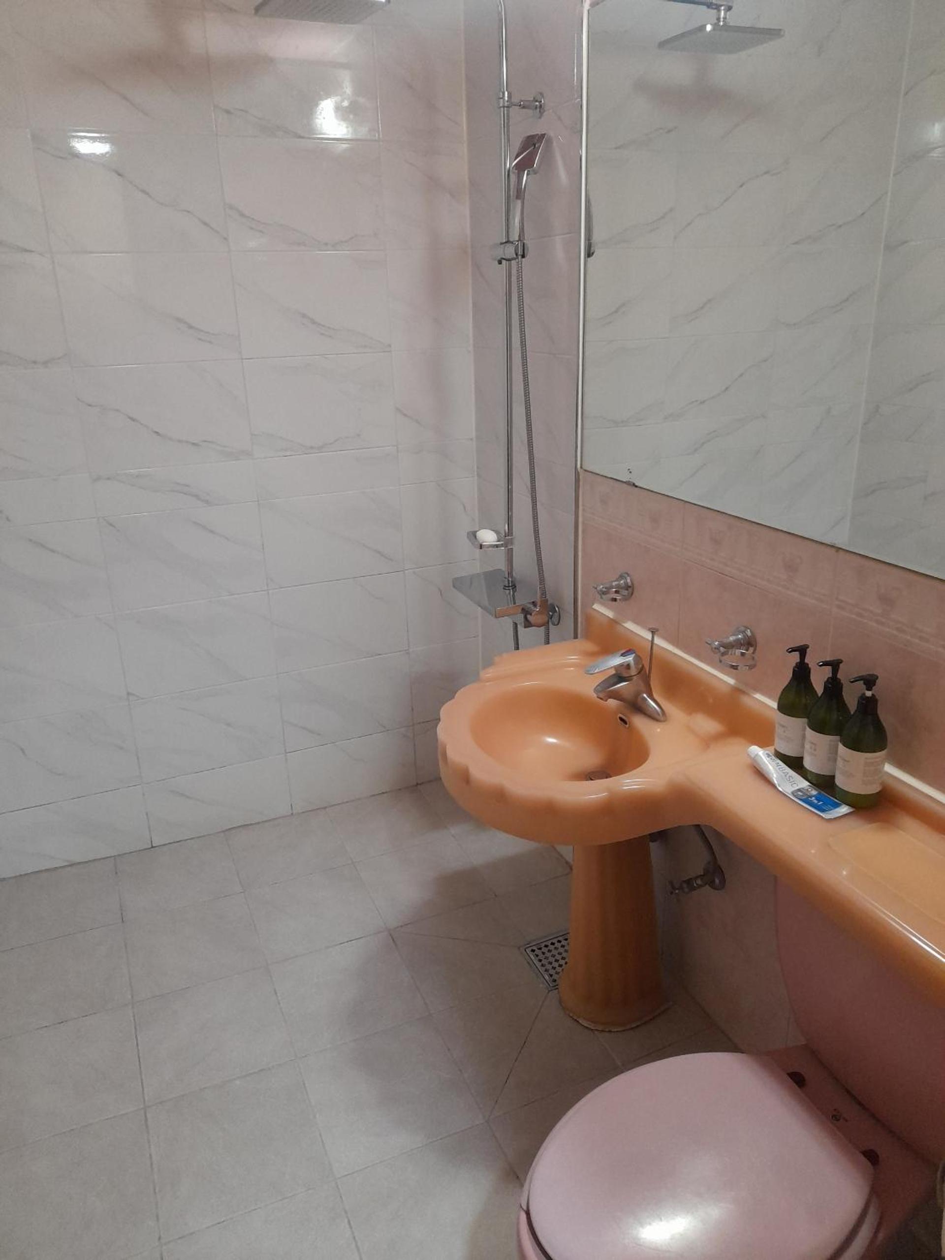 Deluxe Twin Room - Photo 9