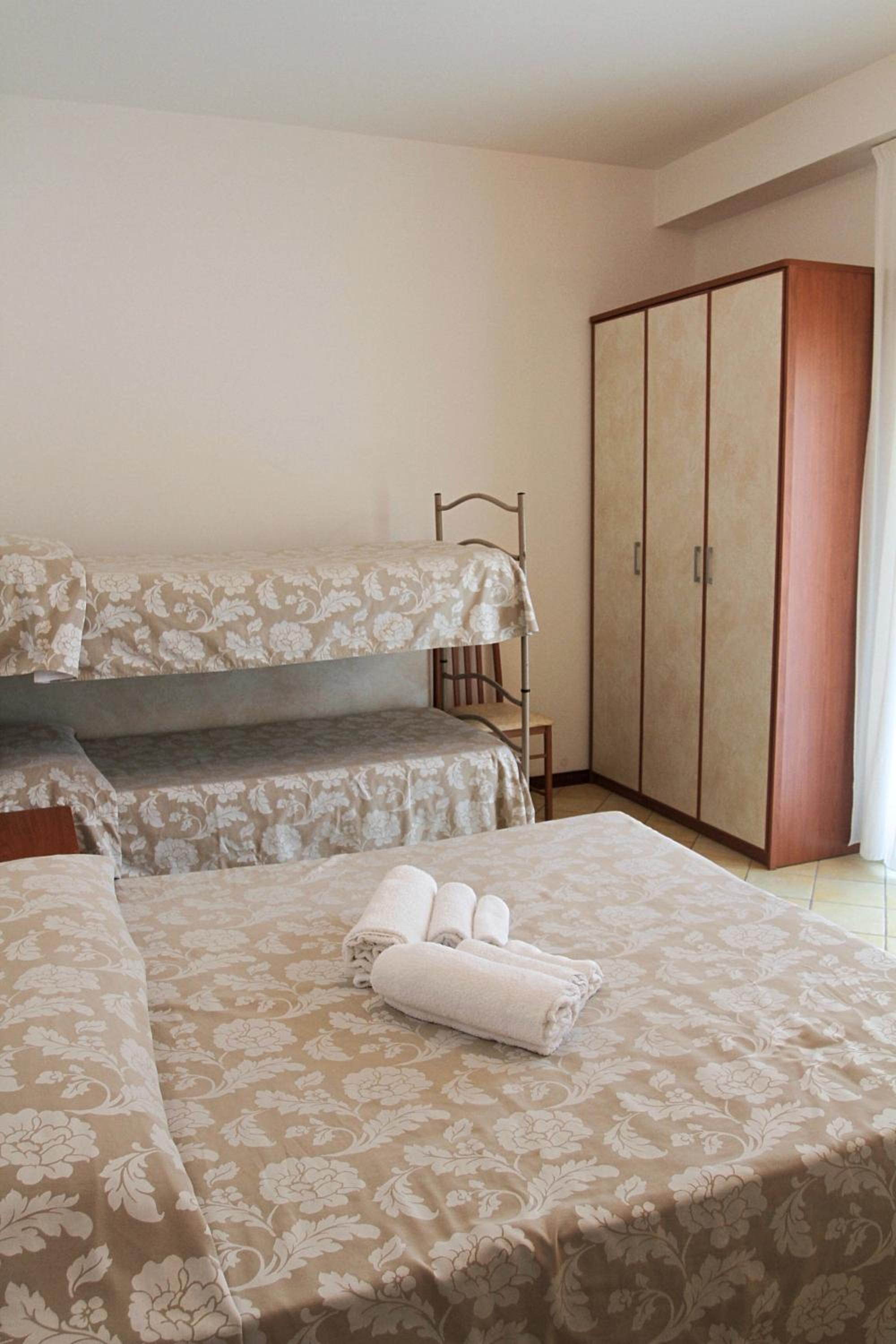 Quadruple Room - Photo 2