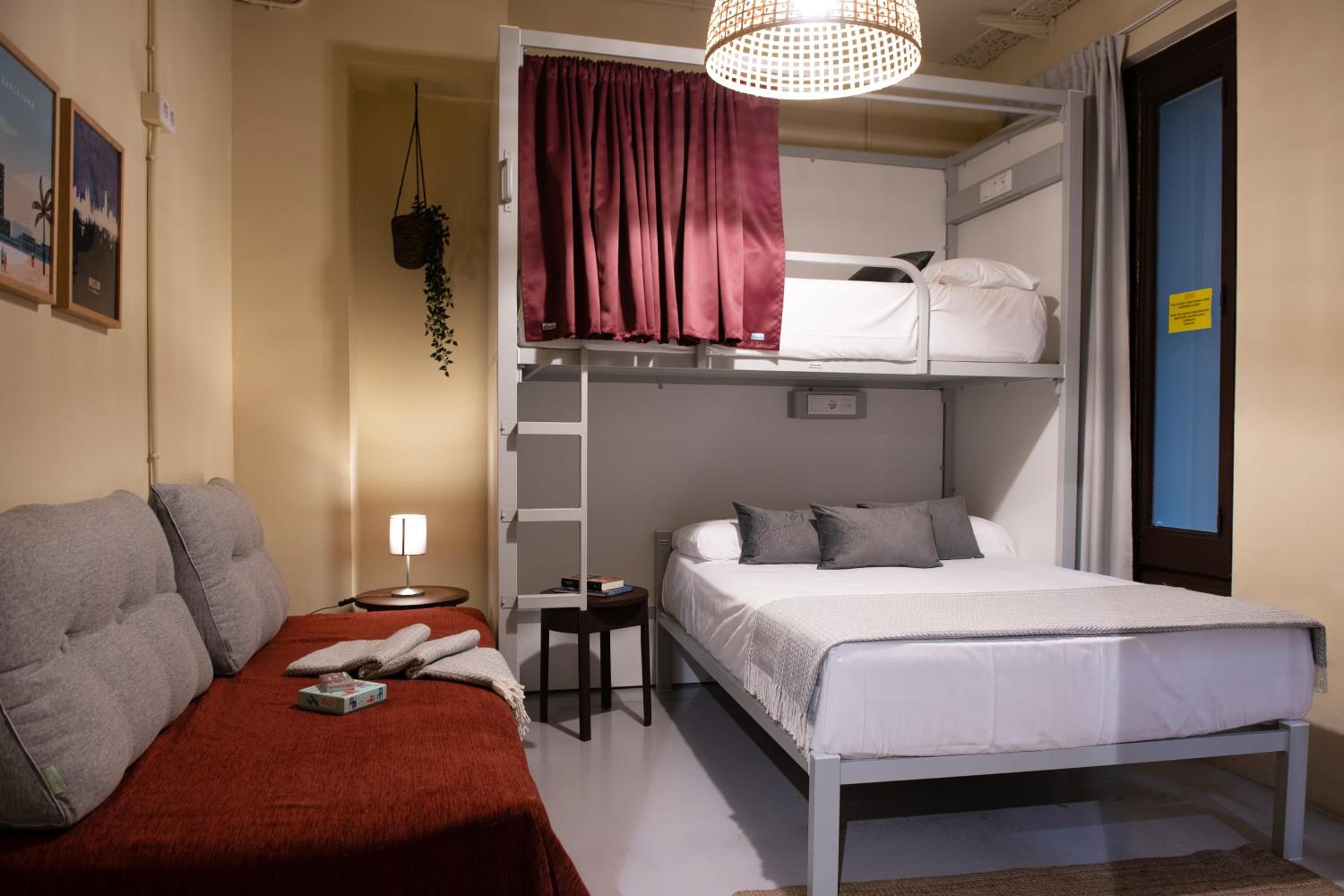 Habitación Cuádruple con Baño Privado
