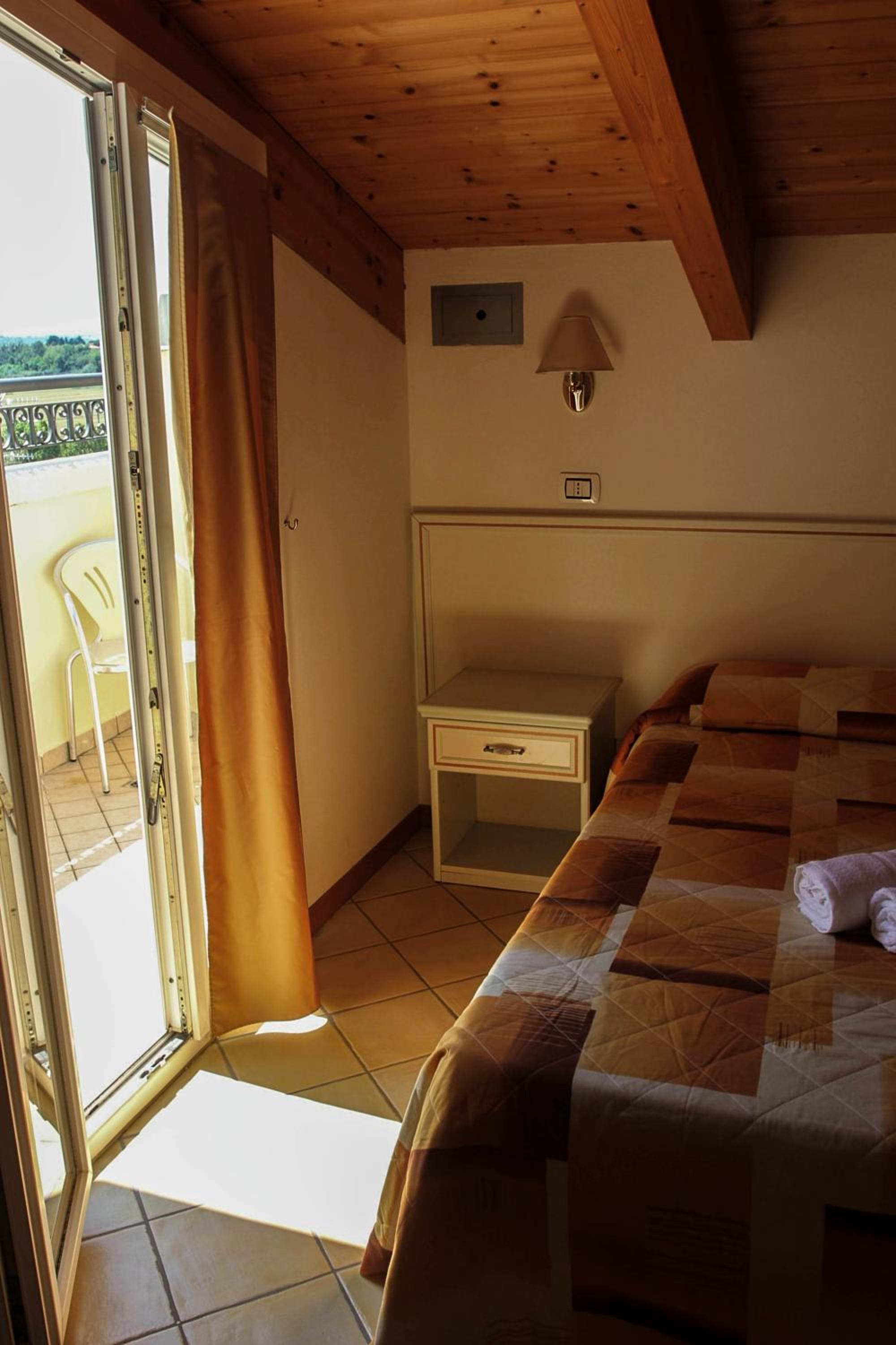 Triple Room - Photo 7