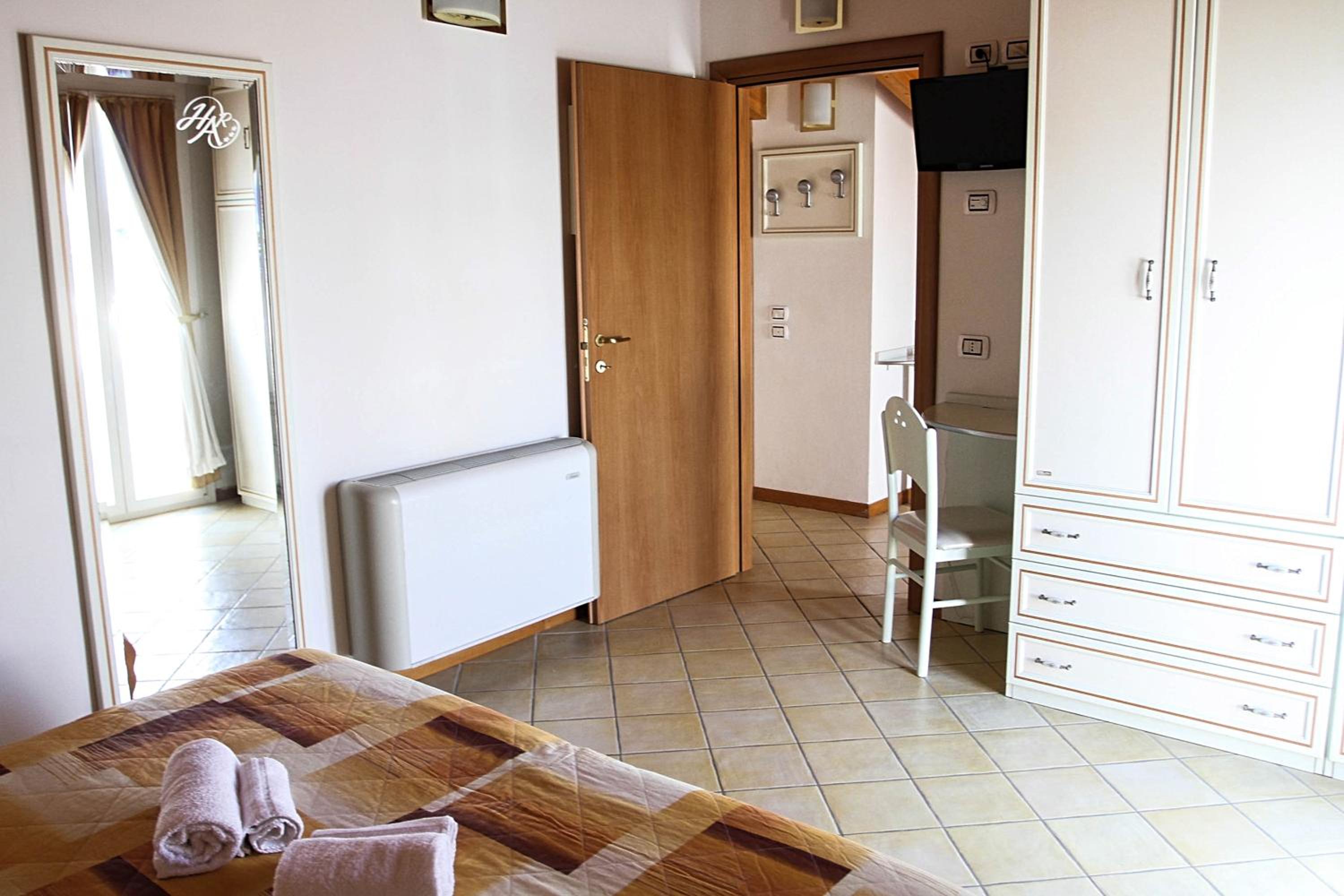 Quadruple Room - Photo 5